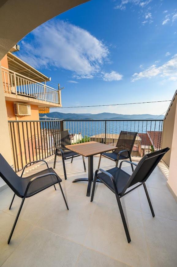 Apartment with Balcony photo 1