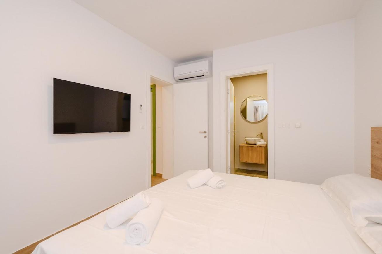 Apartment with View and Balcony photo 3