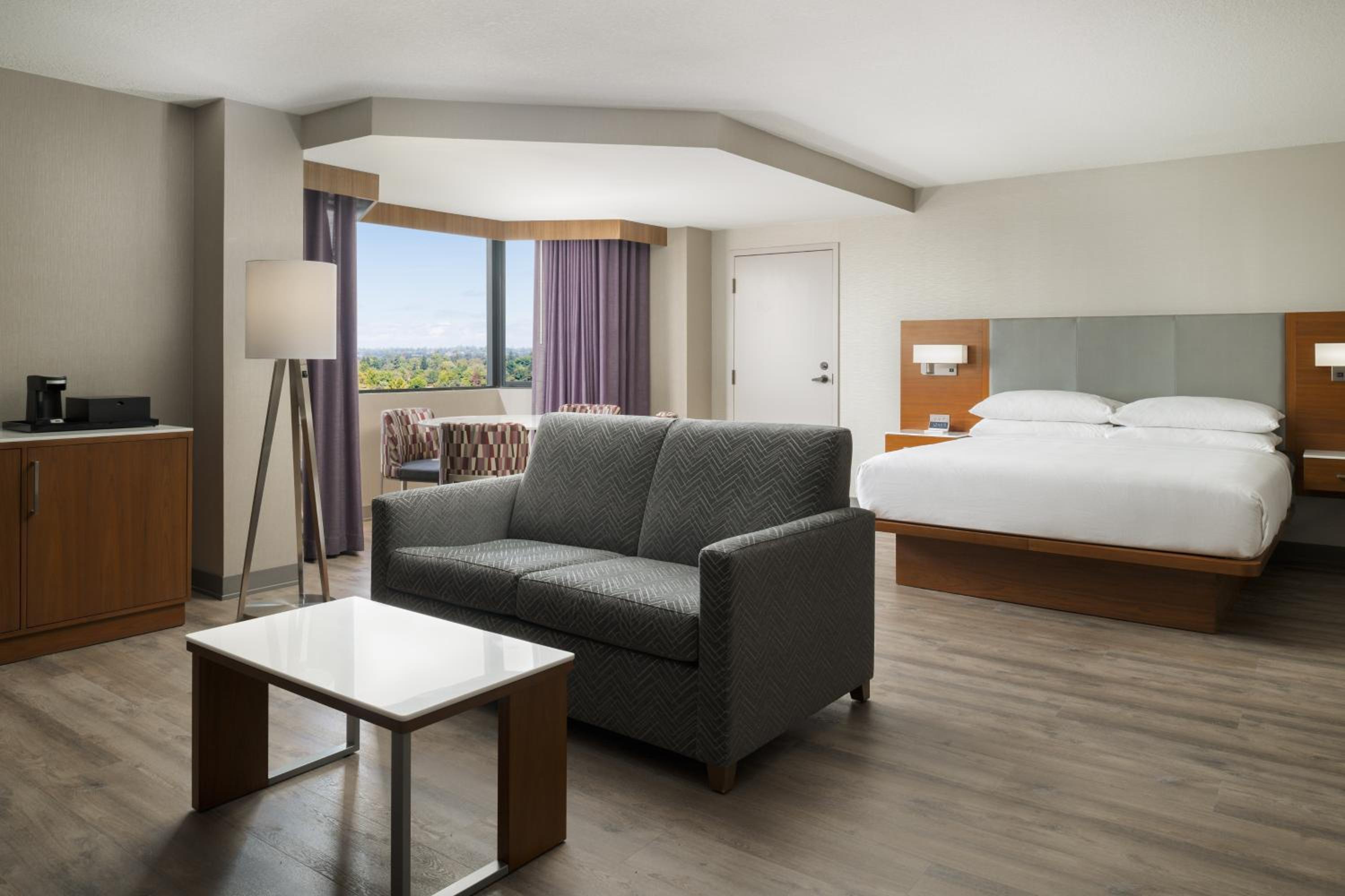 1 King Bed, Sofa Bed, Junior Suite - Photo 2