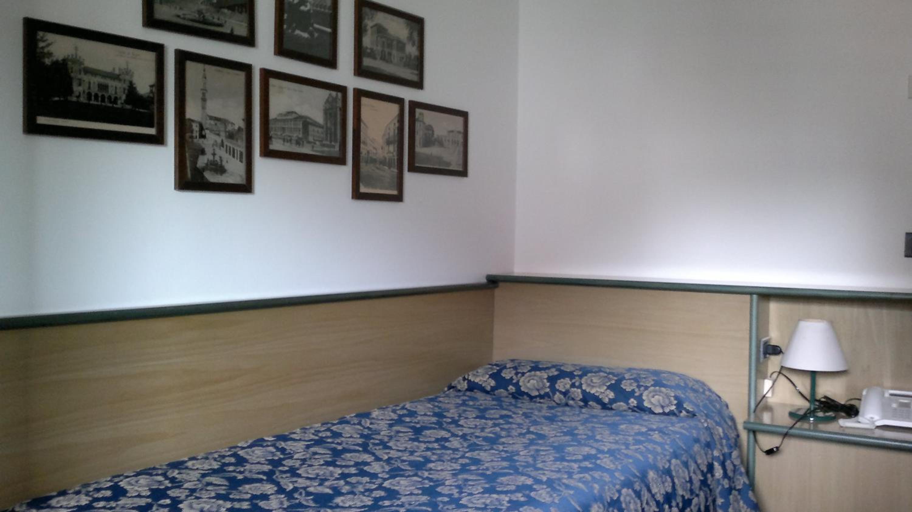 Single Room photo 3