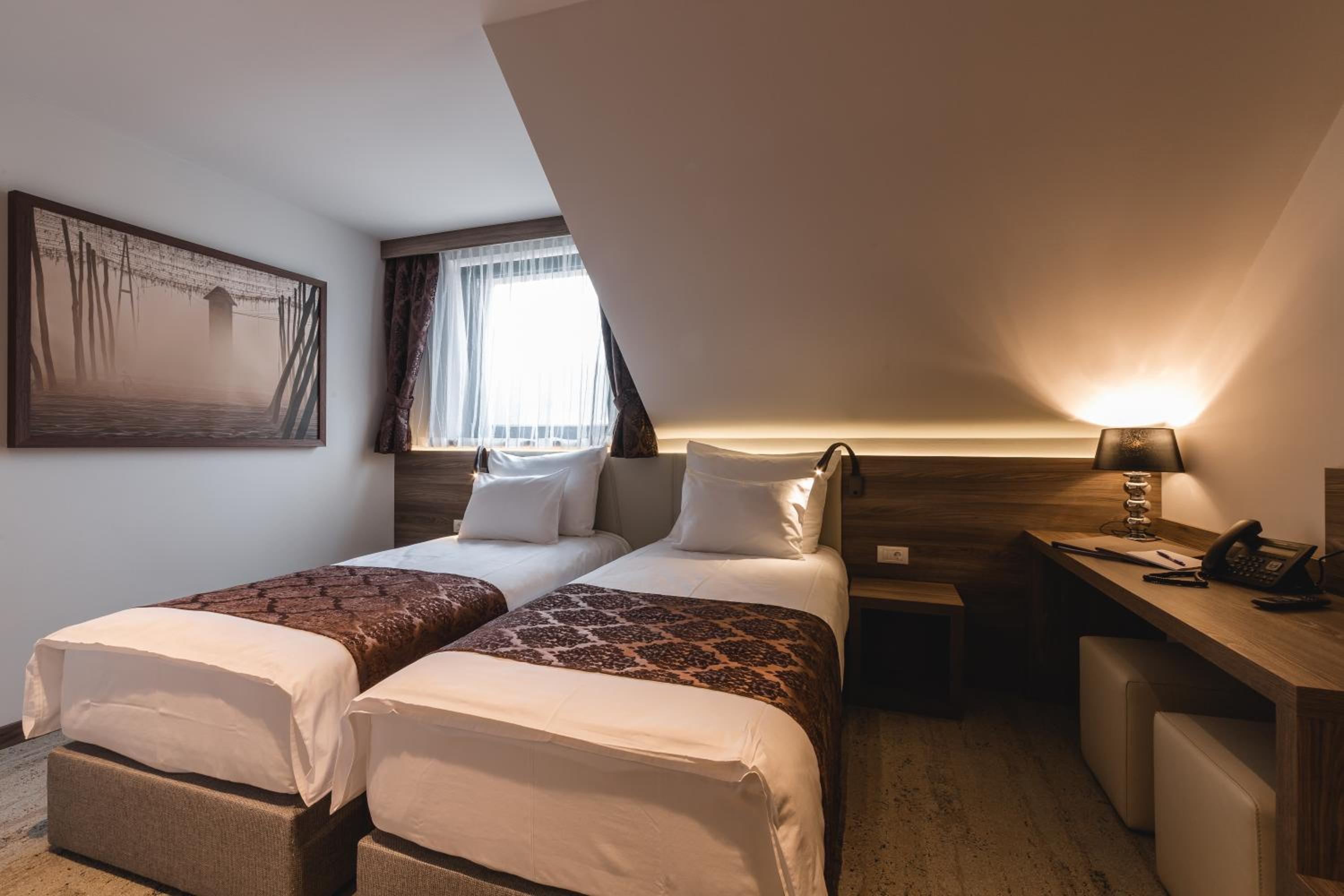 Standard Twin Room - Photo 5