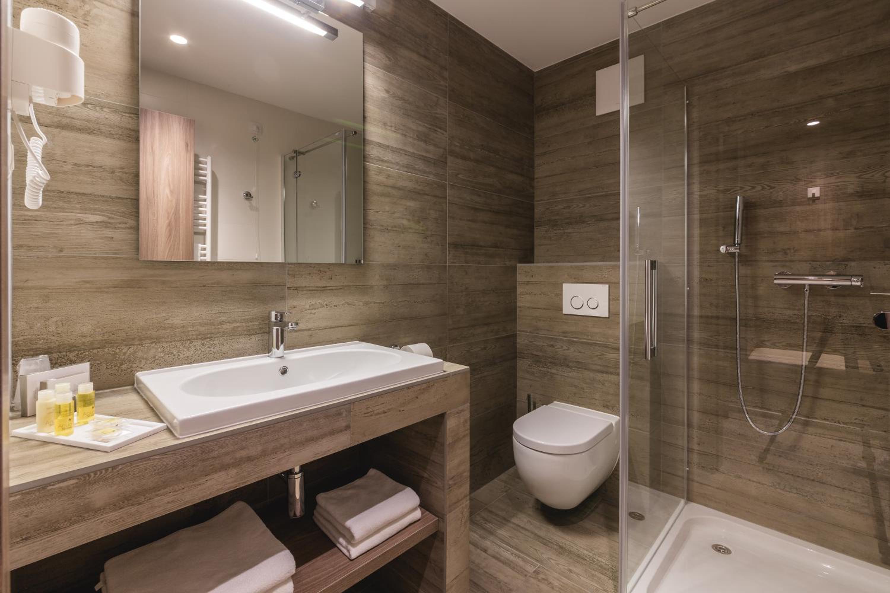 Standard Twin Room - Photo 6