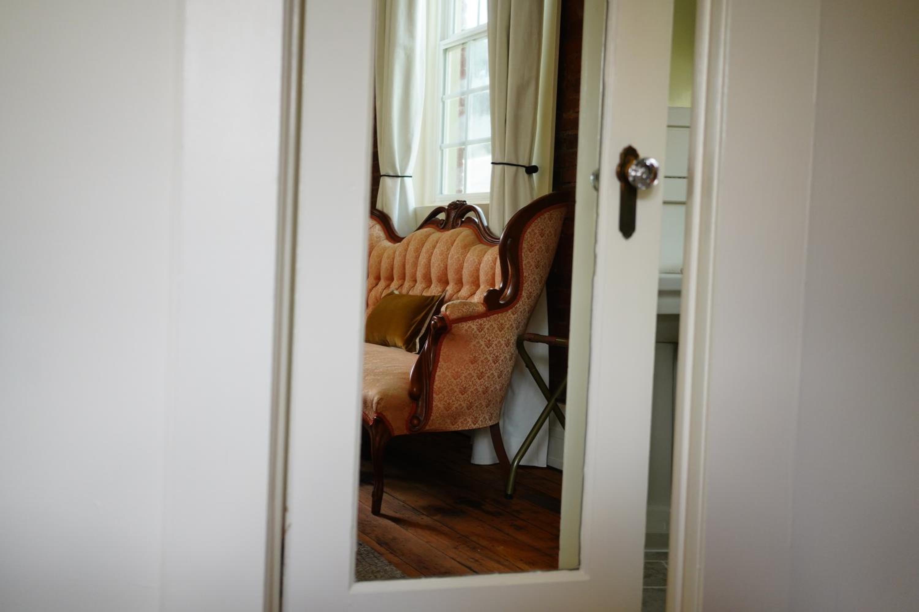 King Suite with Balcony photo 3