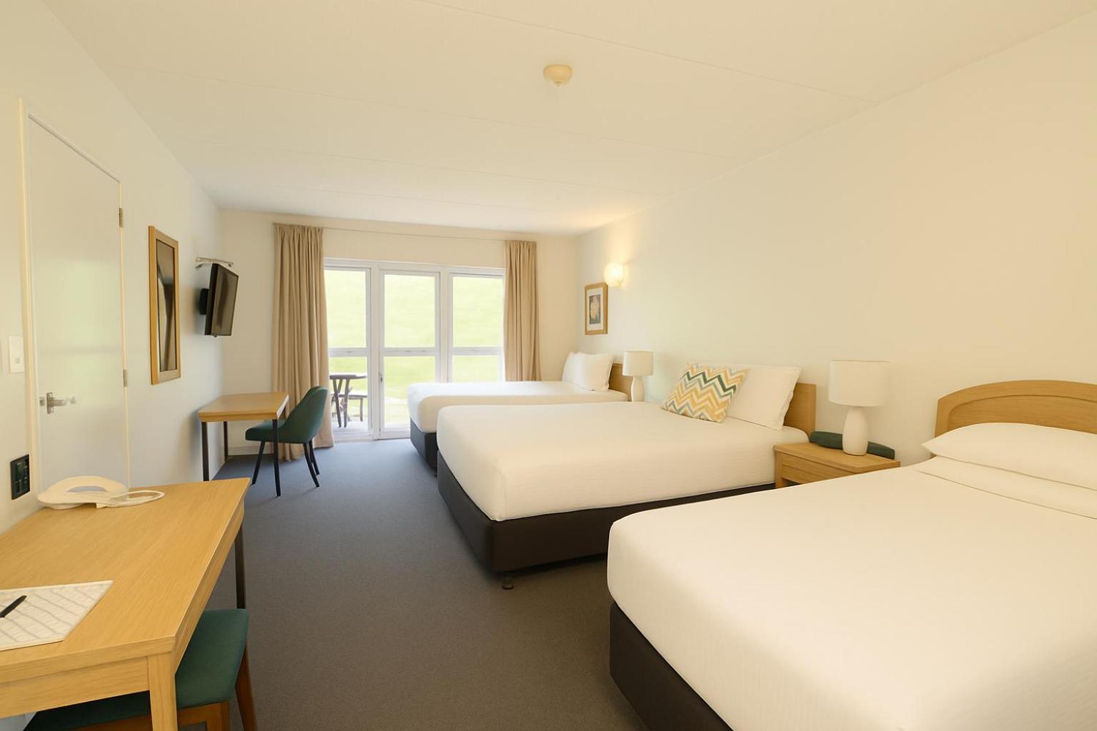 Deluxe Family Suite - Photo 3