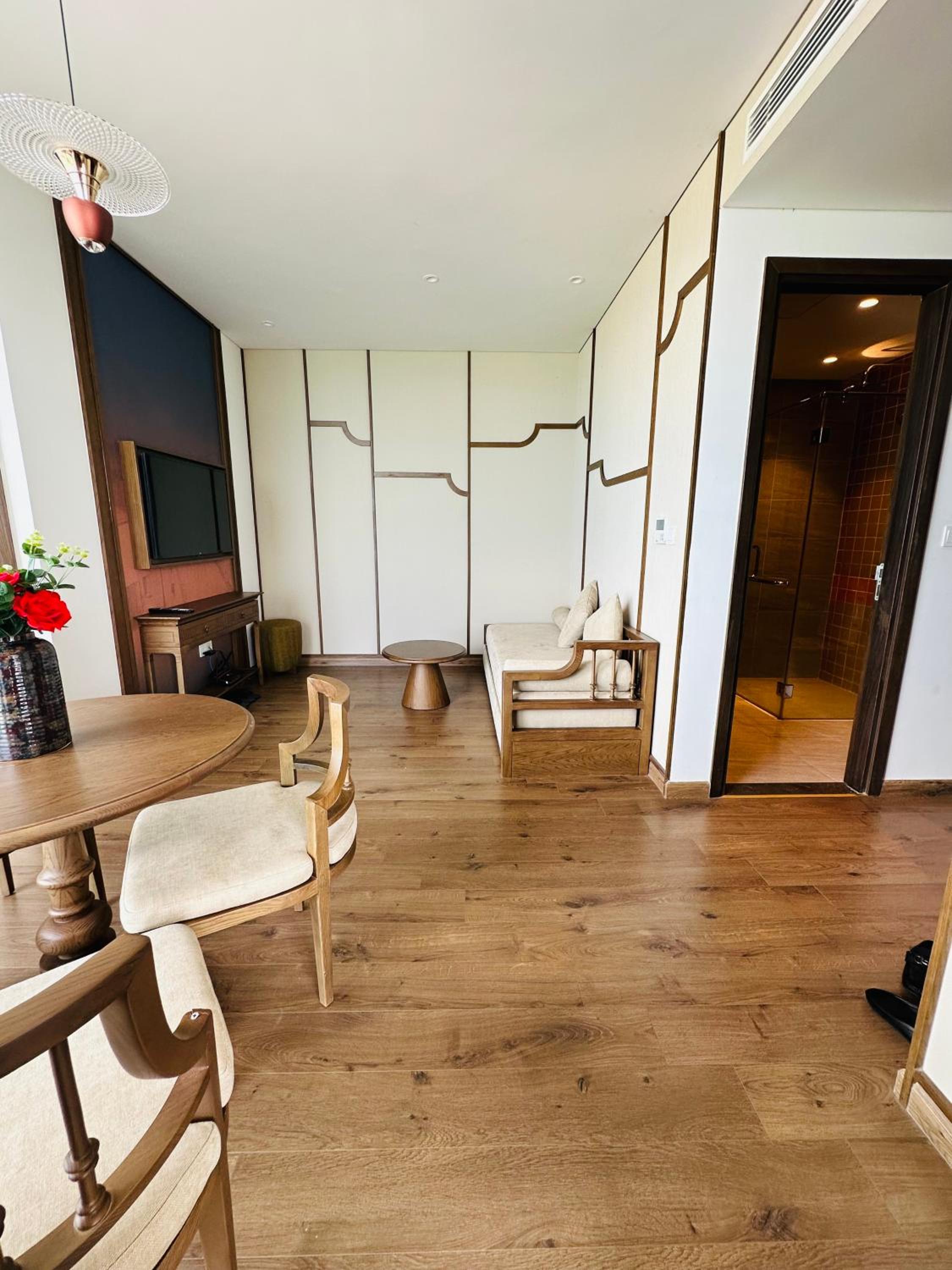 Family Room with Balcony photo 2