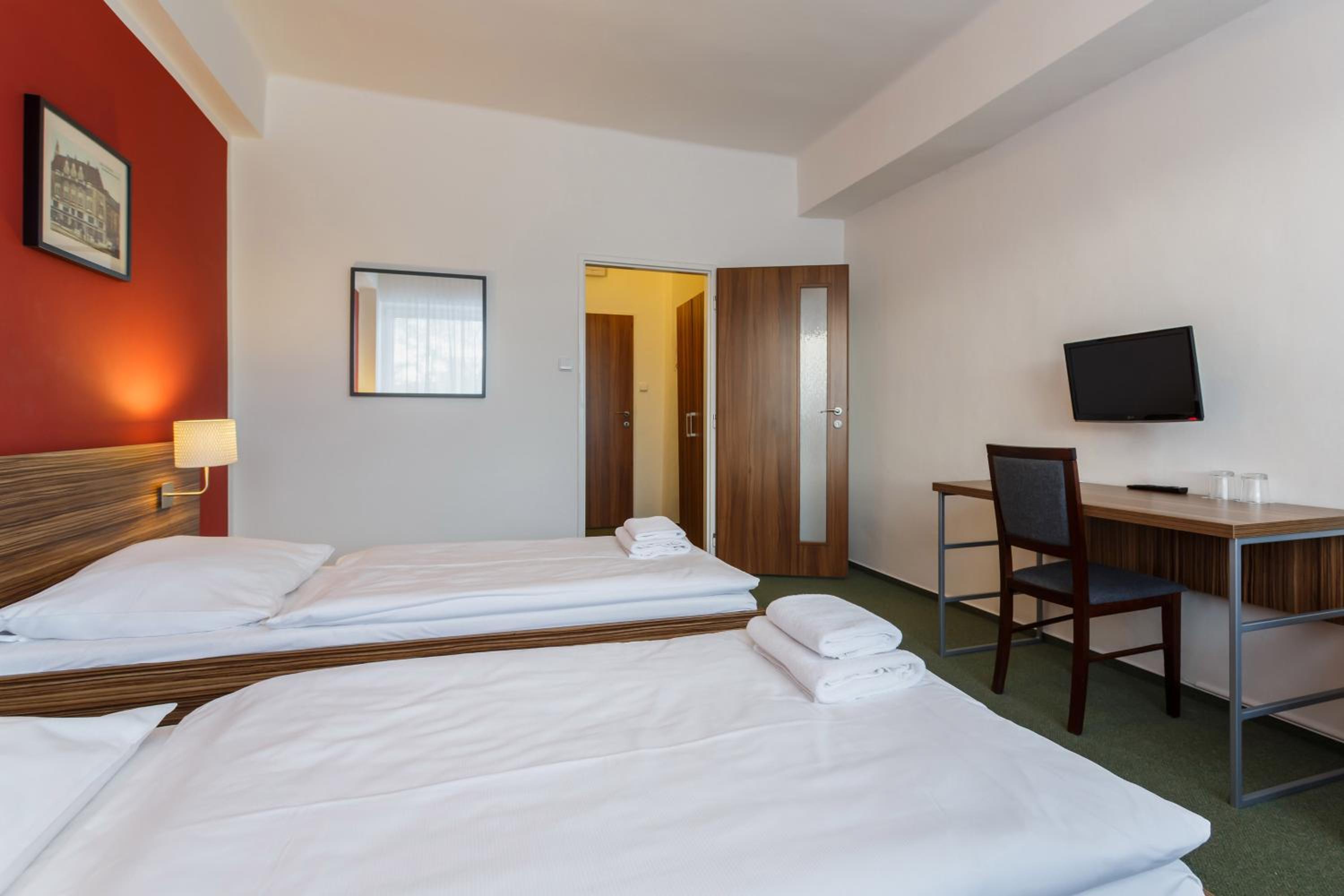 Deluxe Twin Room photo 2
