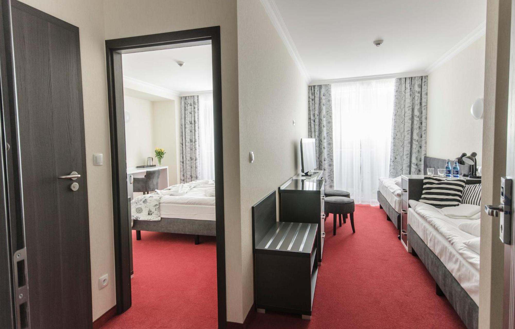 Family Suite with Balcony photo 2