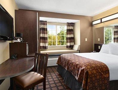 Queen Room with Two Queen Beds - Disability Access/Non-Smoking photo 2