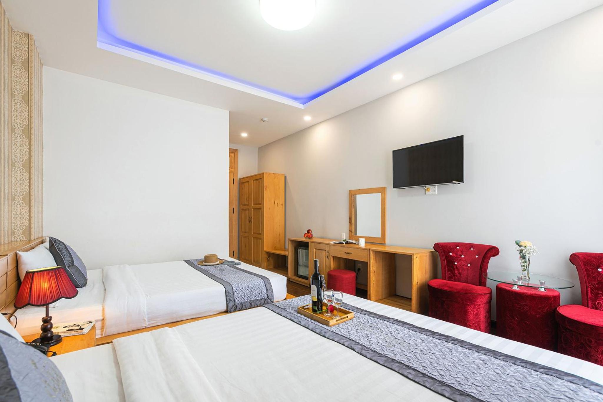 Queen Room with Two Queen Beds photo 1