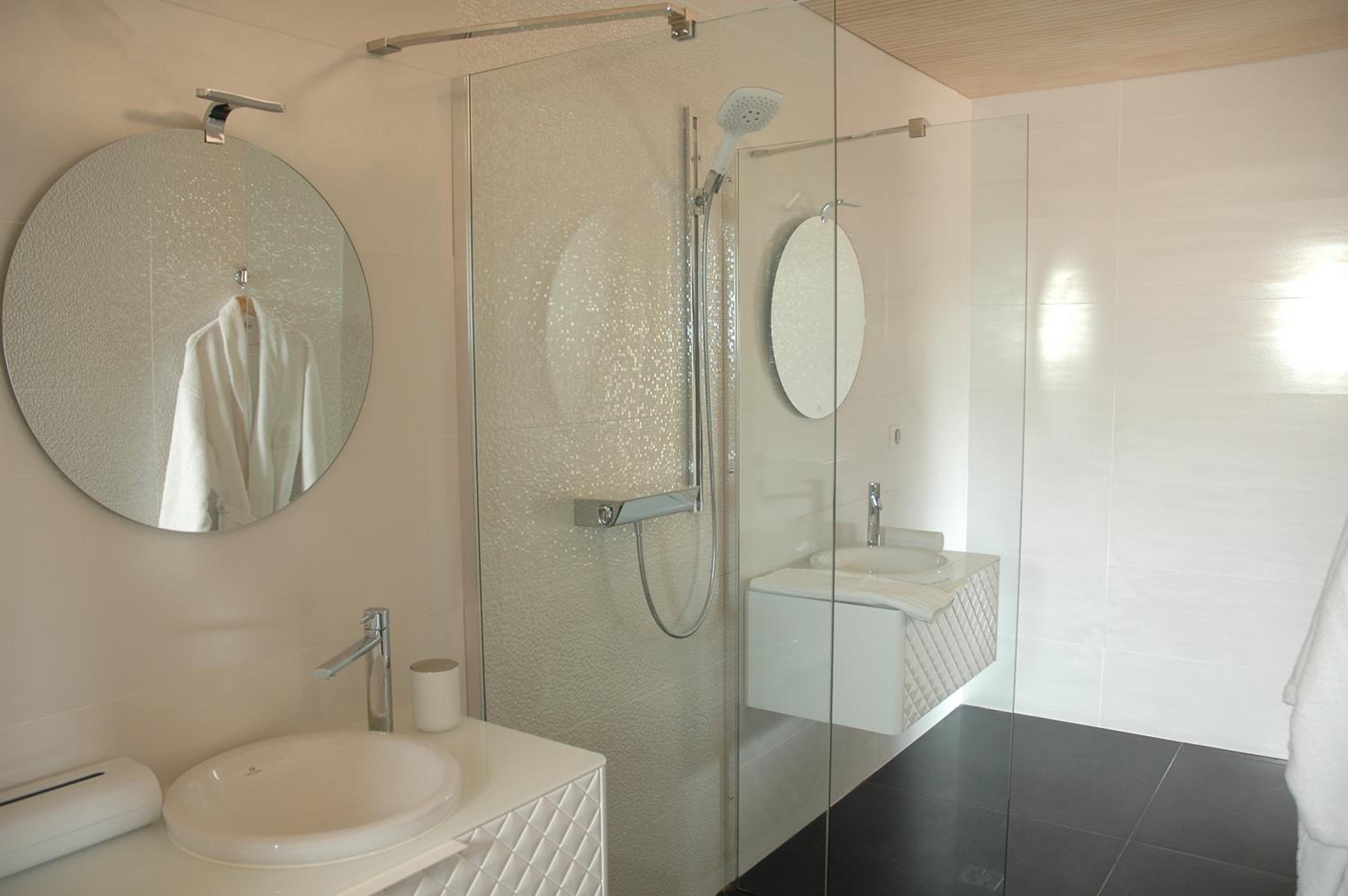 King Room with Spa Bath
