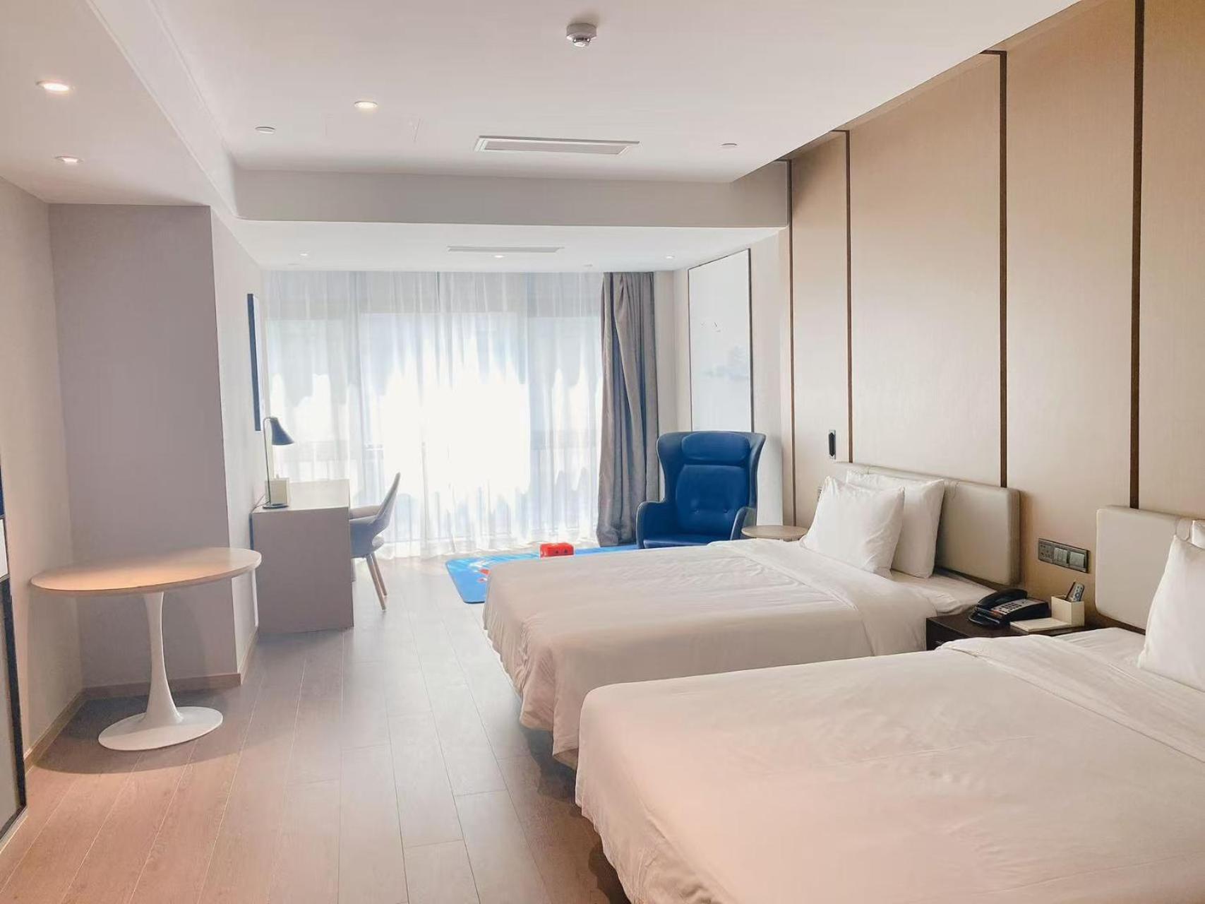 Family Room with 2 Beds