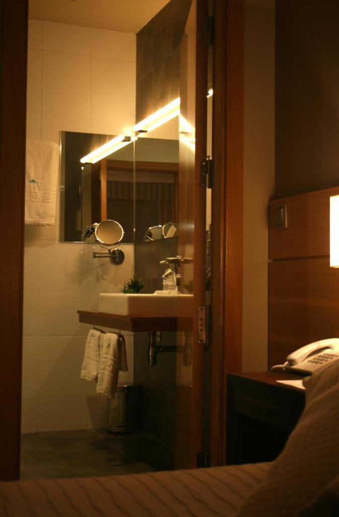 Double or Twin Room - Photo 13