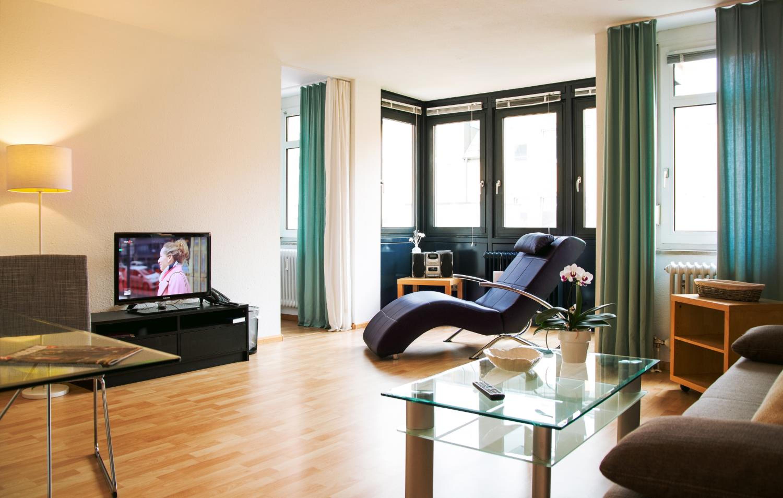 One-Bedroom Apartment (Self-Check-In after 8 pm)