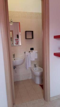 Double Room with Private Bathroom - Photo 2