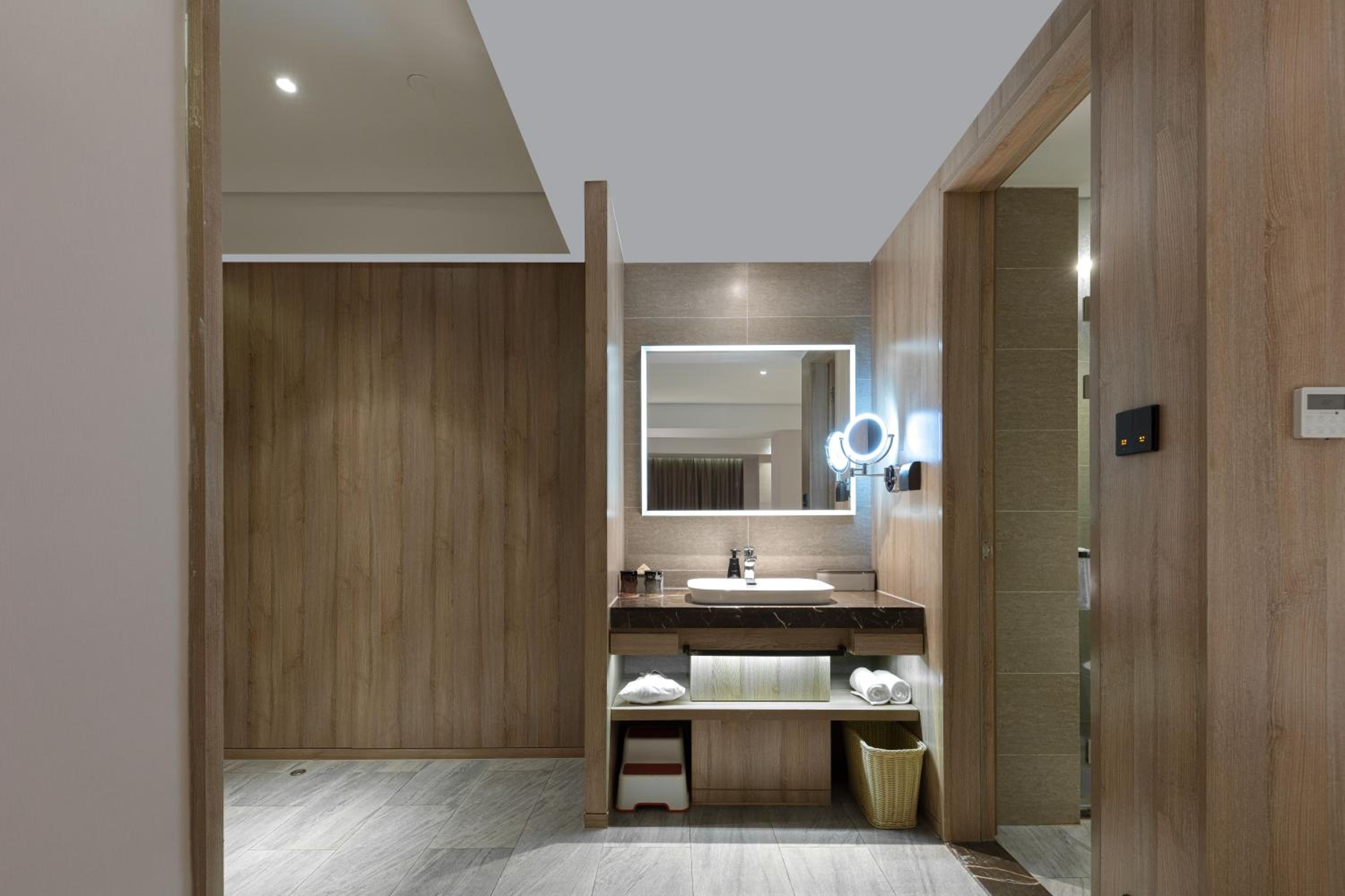 Jimu Family Room
