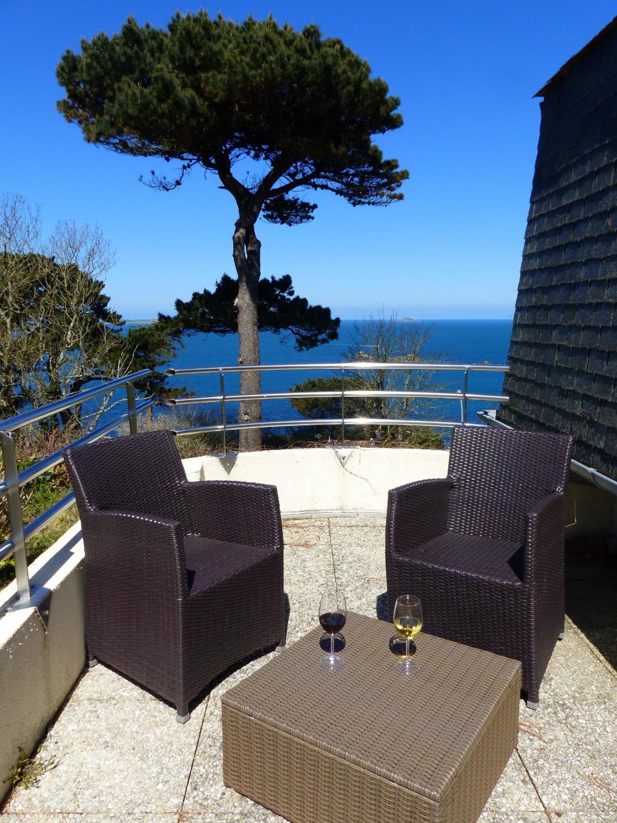 Deluxe Double Room with Sea View - Photo 5