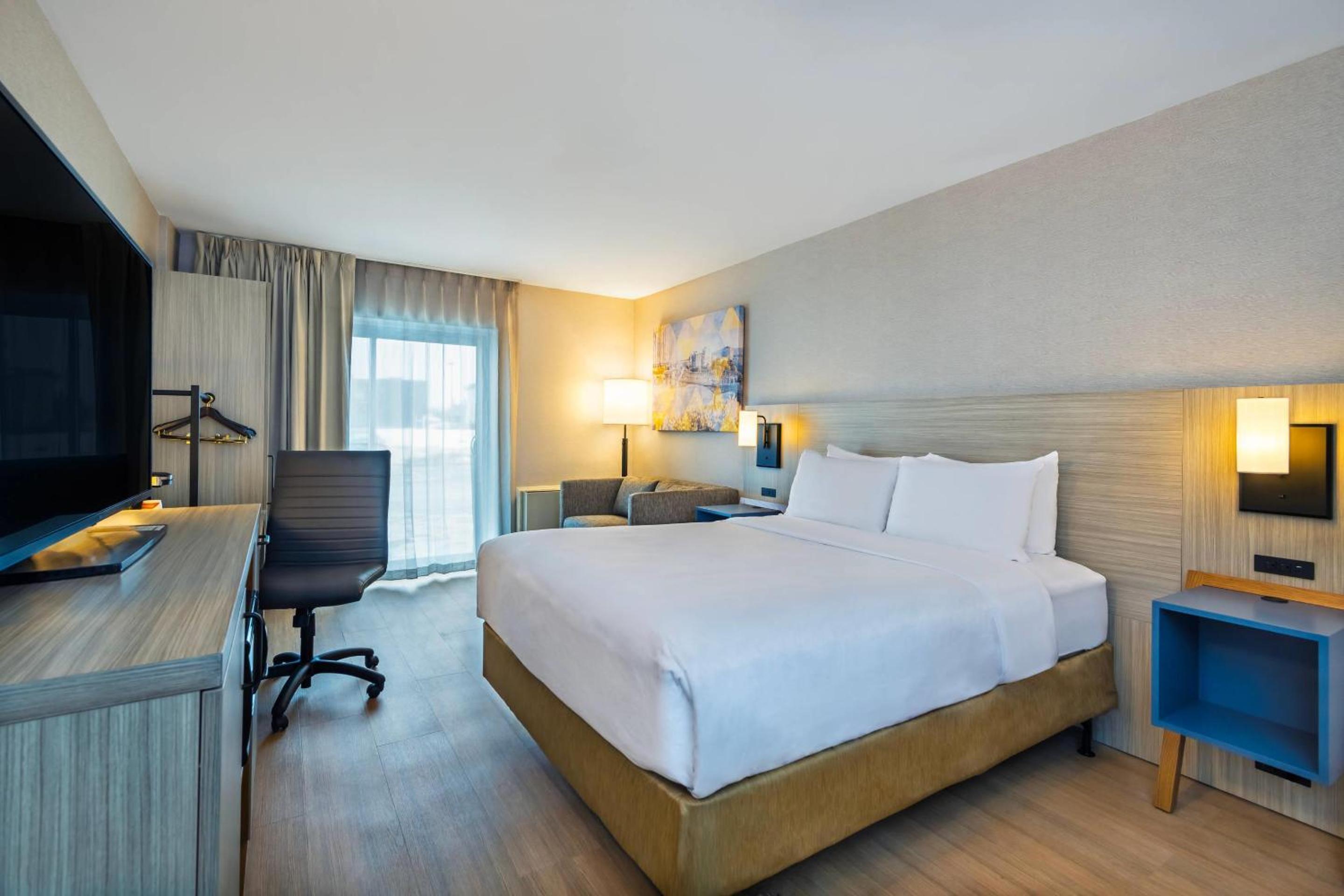 Superior King Room - Non-Smoking - Photo 1