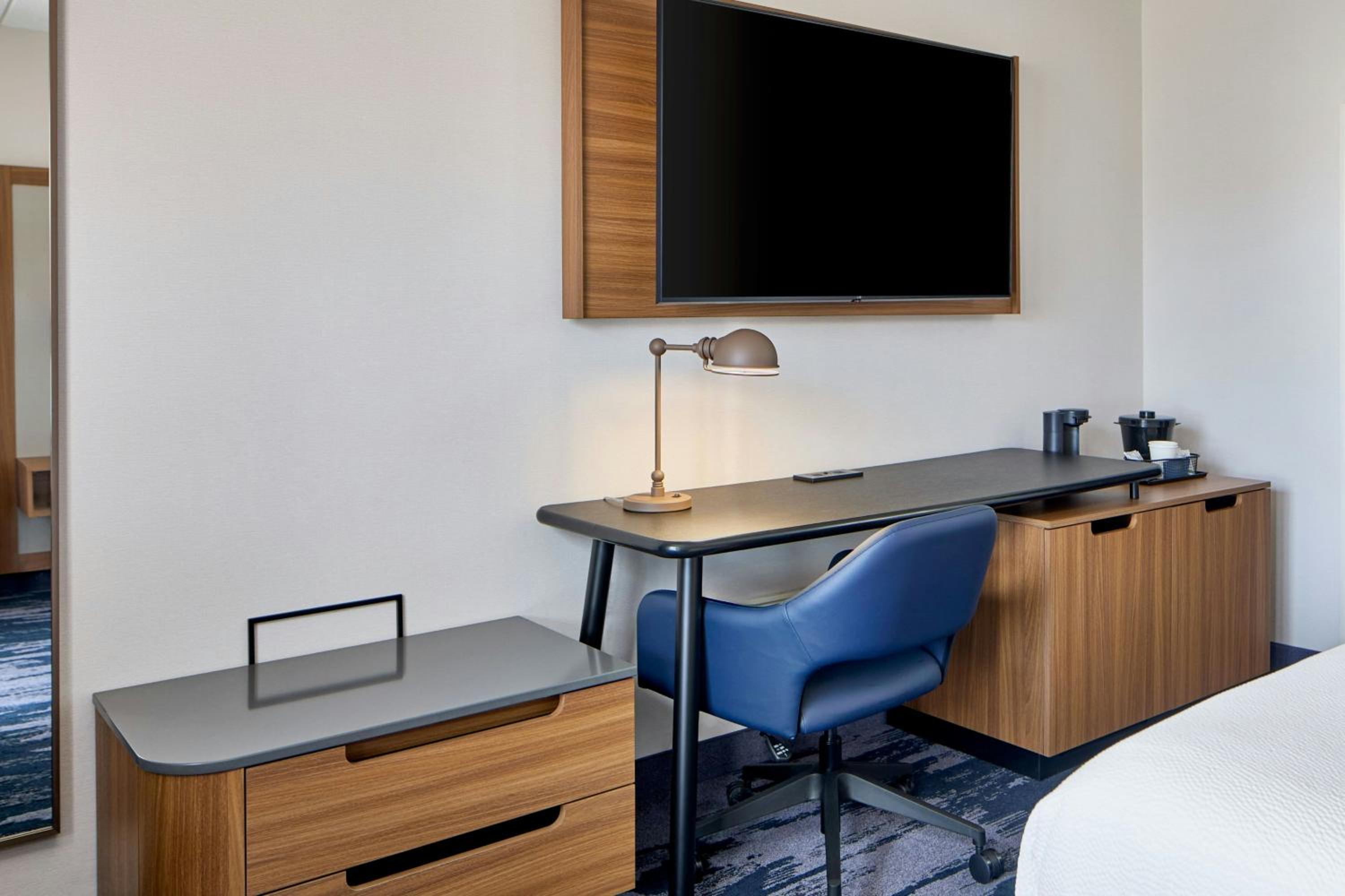 King Room - Hearing Accessible photo 1