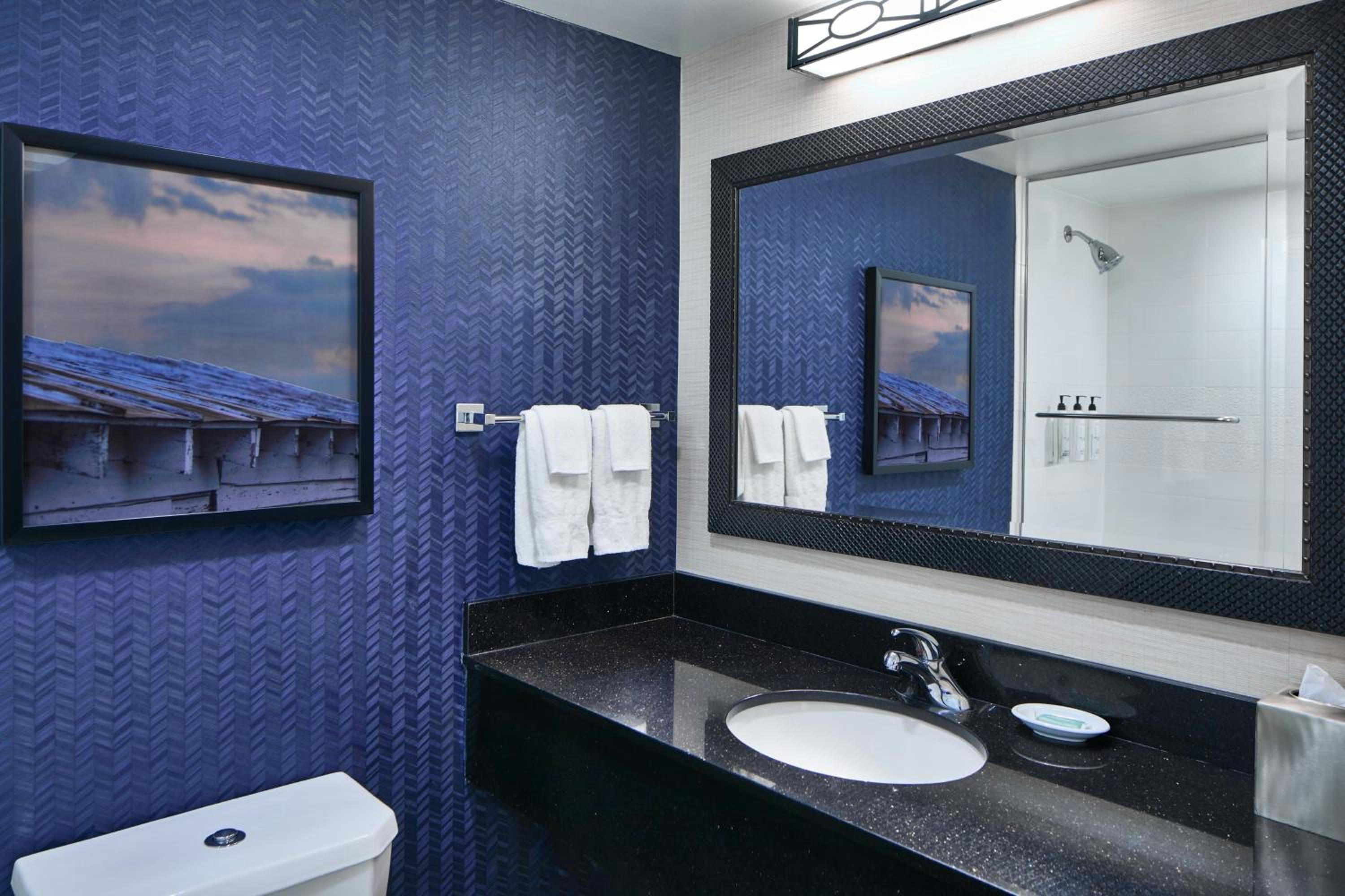 King Room - Hearing Accessible photo 2