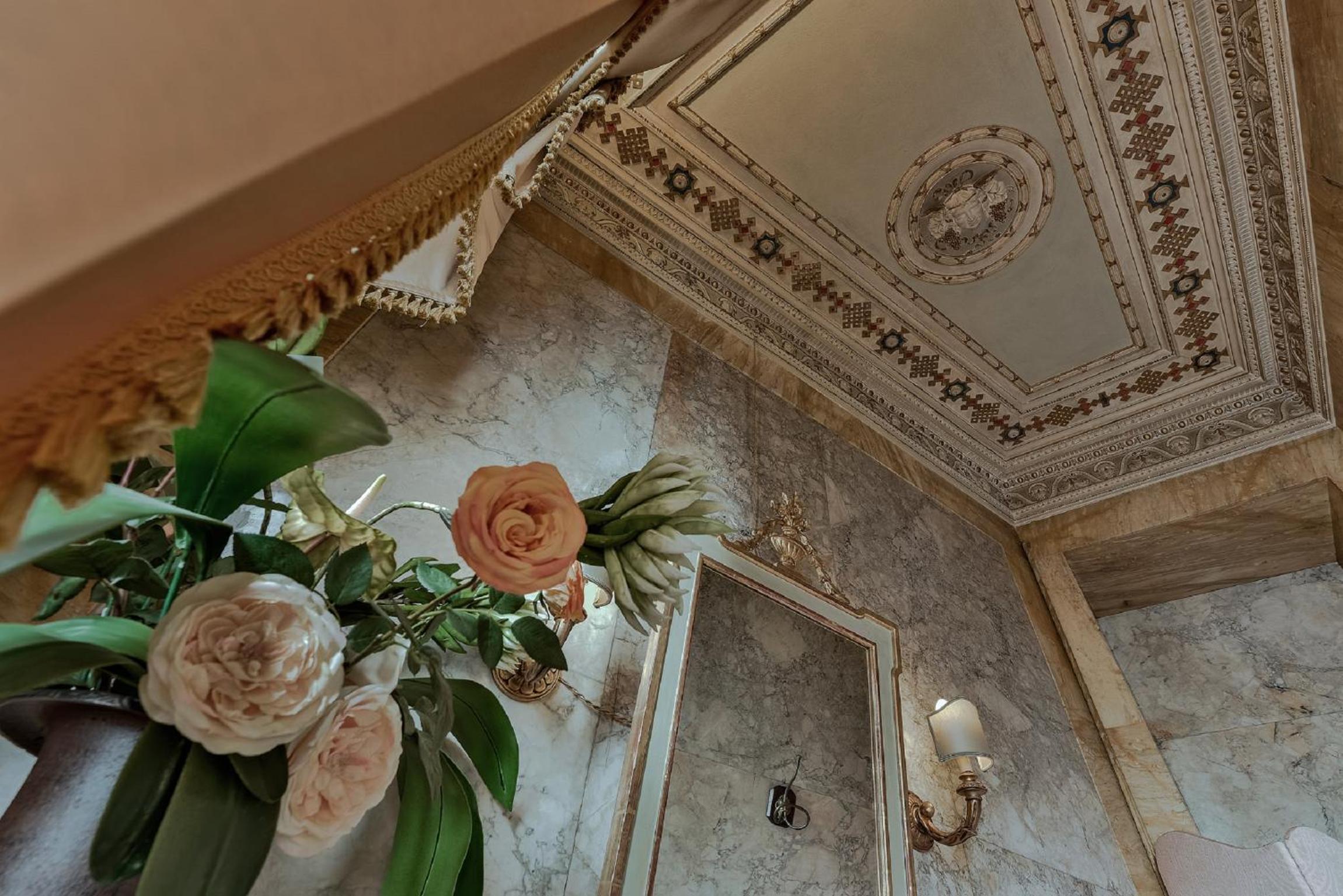 Imperial Suite - Photo 15
