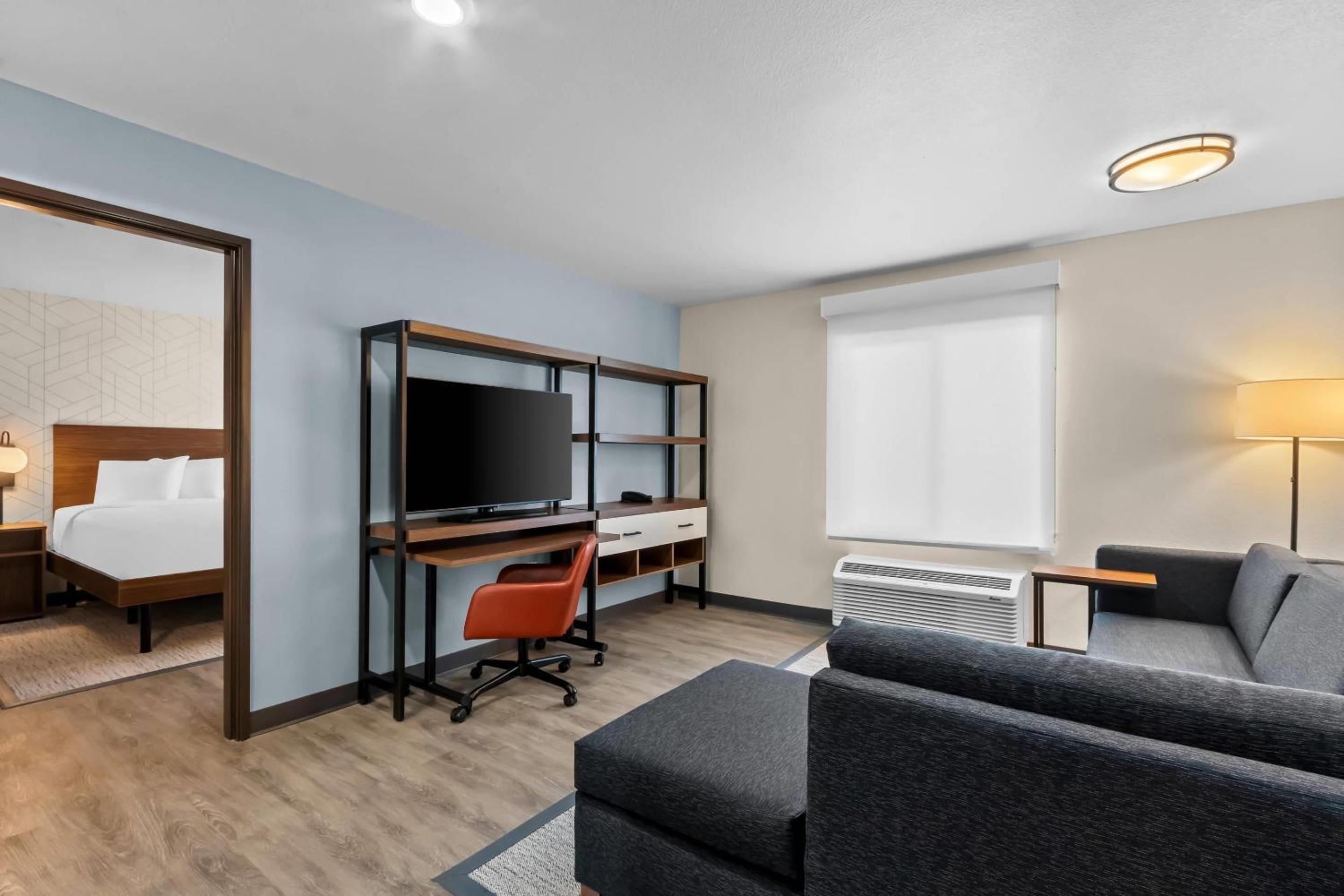 One-Bedroom Suite - Photo 1