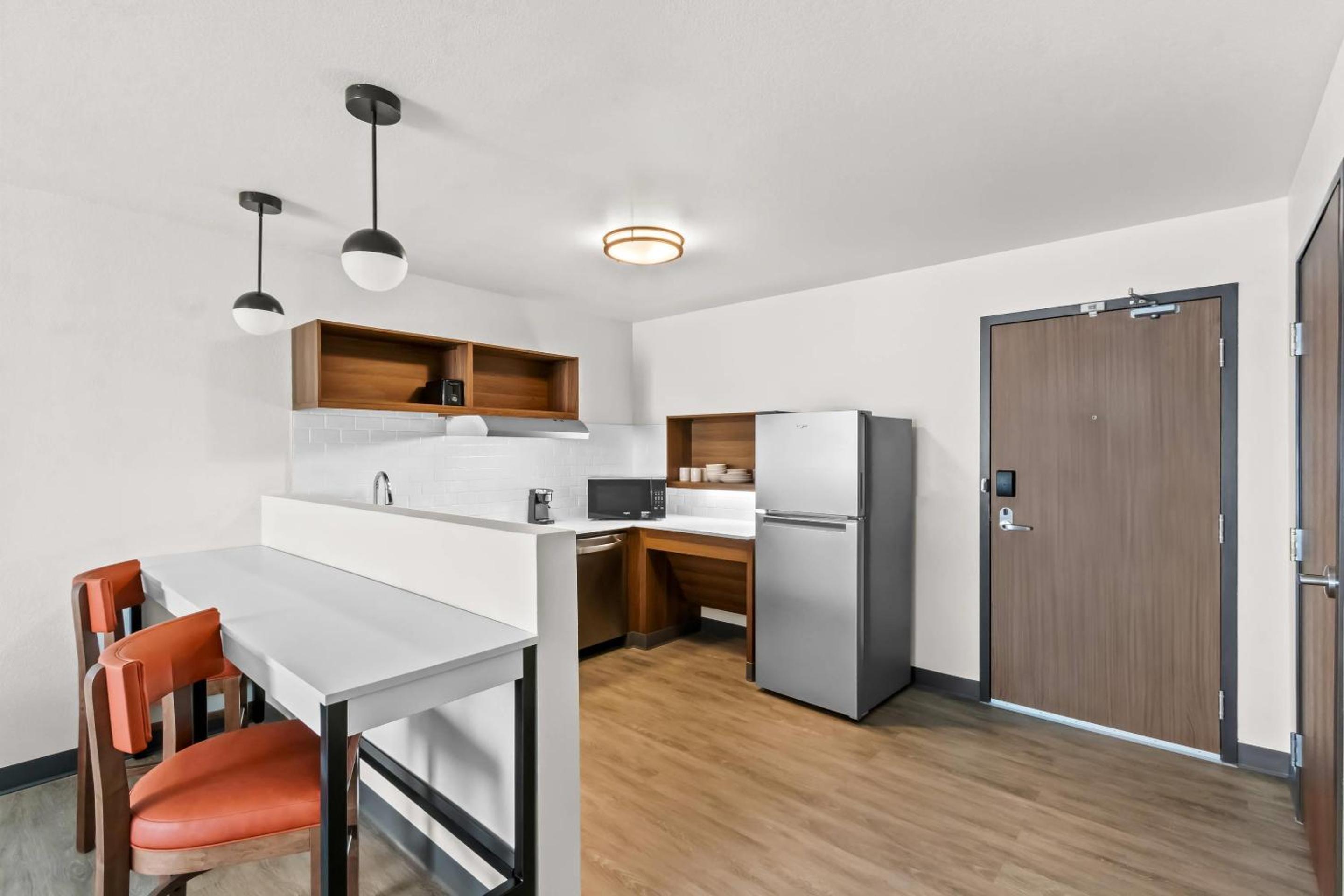 One-Bedroom Suite - Photo 5