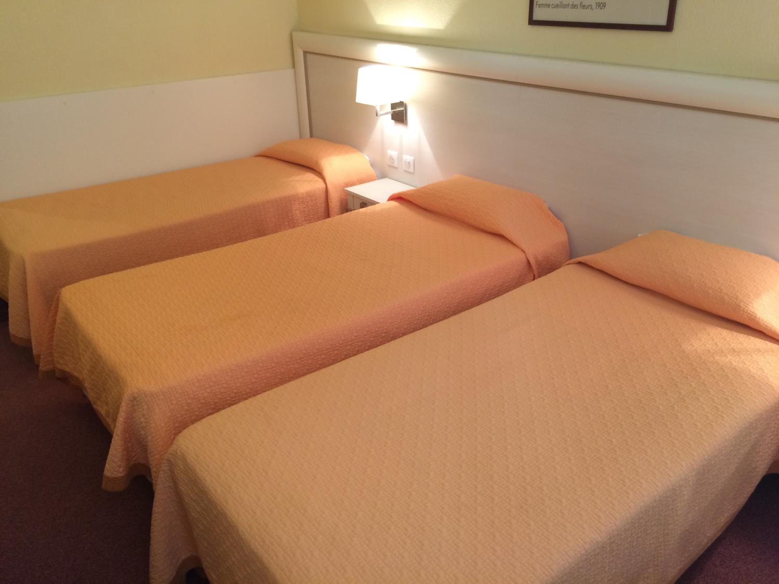 Standard Triple Room photo 2