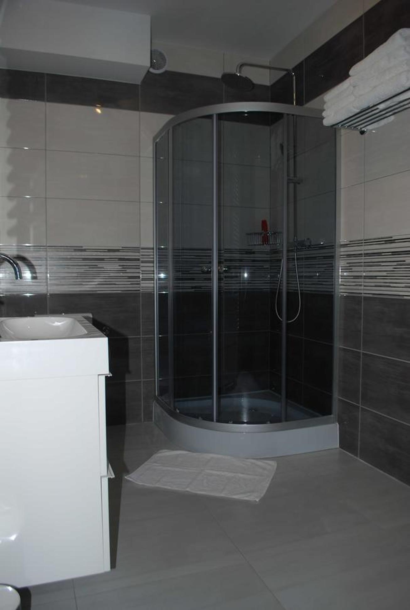 One-Bedroom Apartment - Photo 7