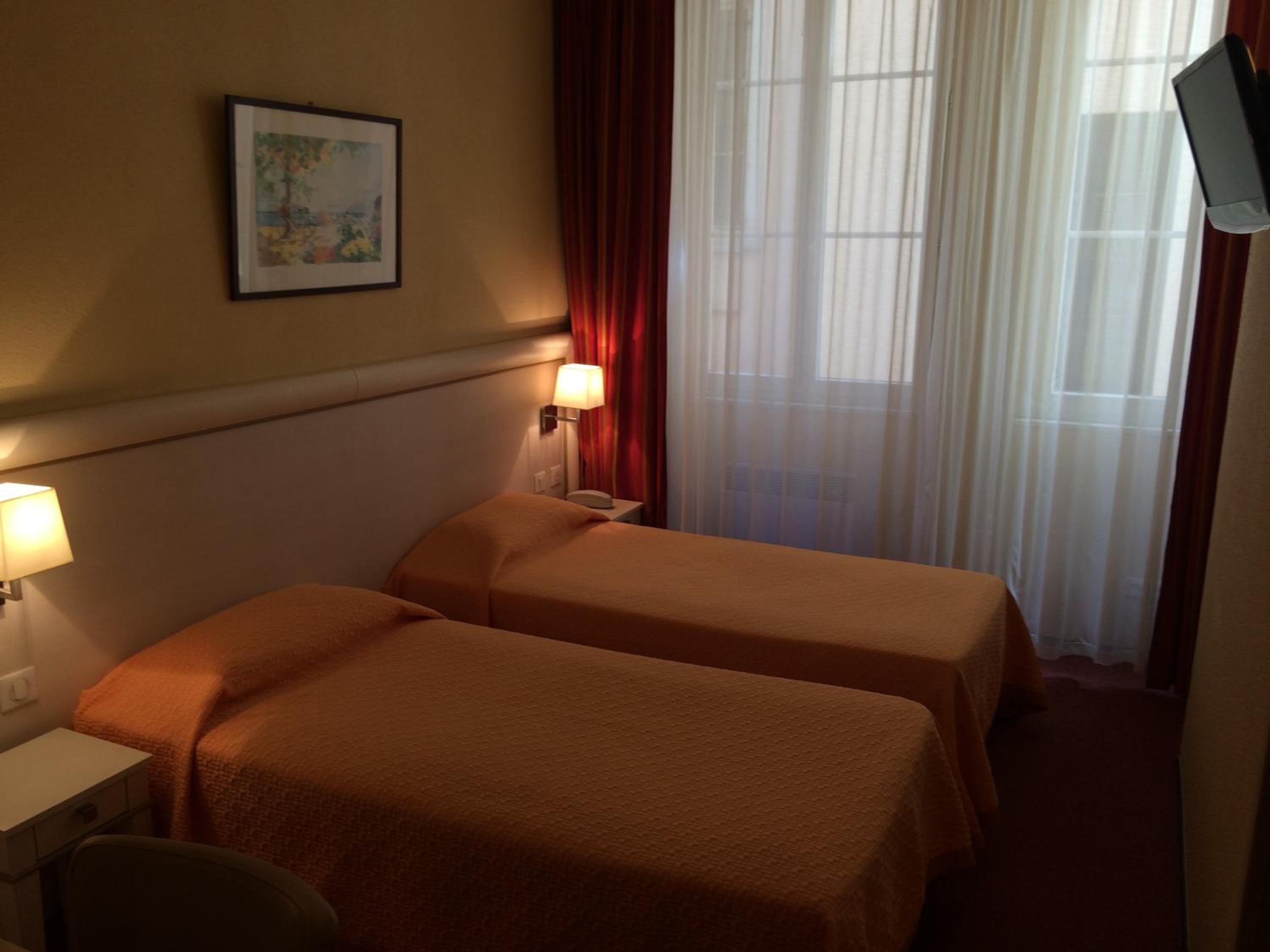 Standard Twin Room photo 2