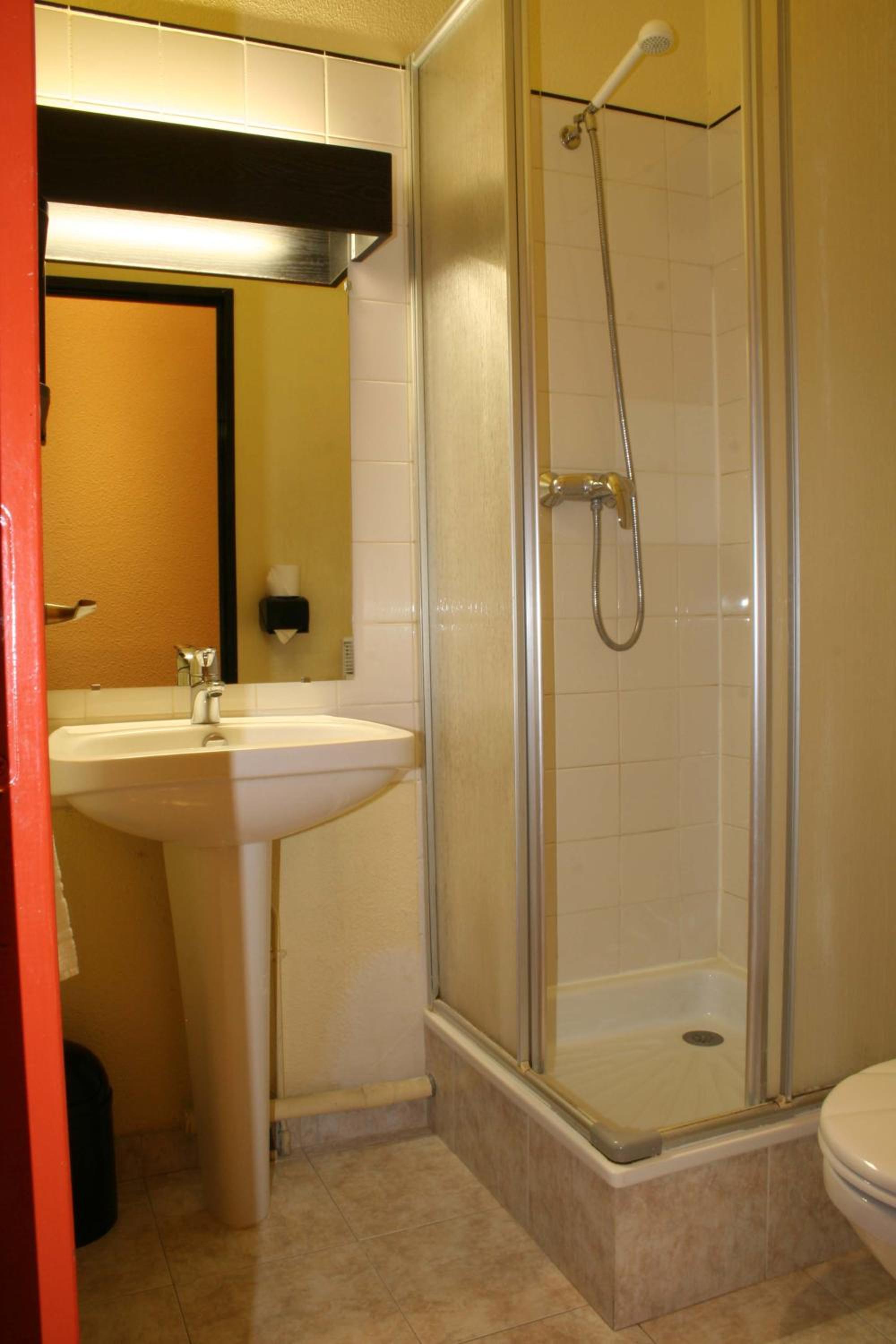 Standard Double Room photo 3