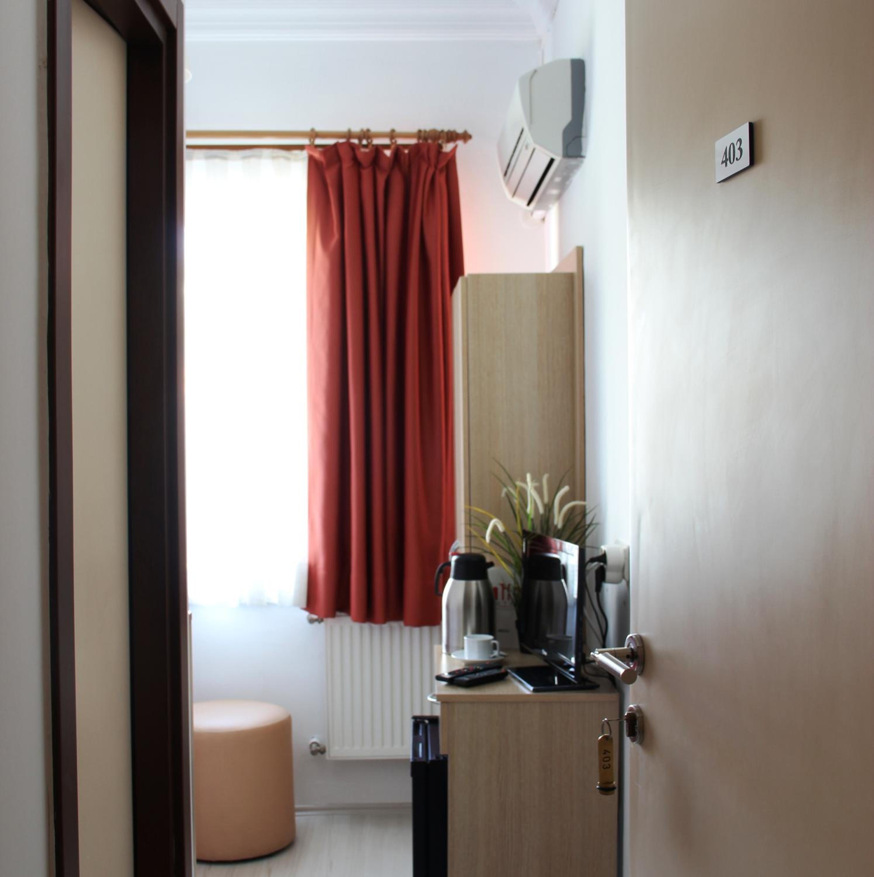 Small Single Room photo 1