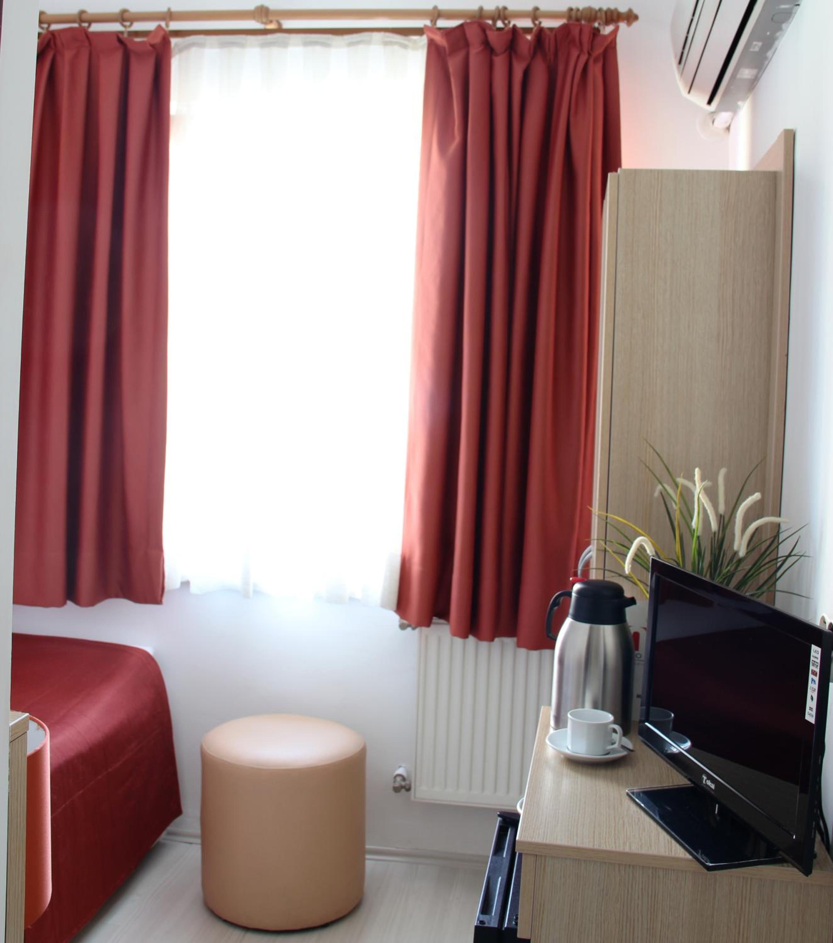 Small Single Room photo 2