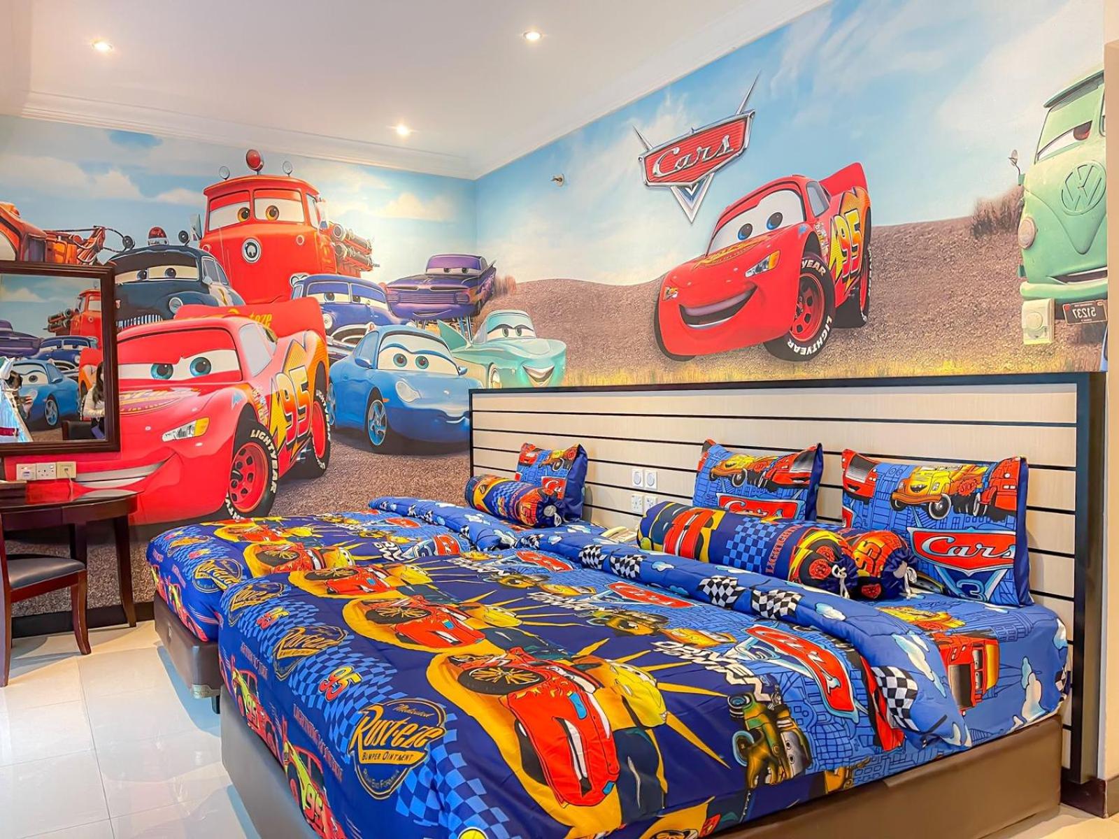 Deluxe Disney Cars Family Room