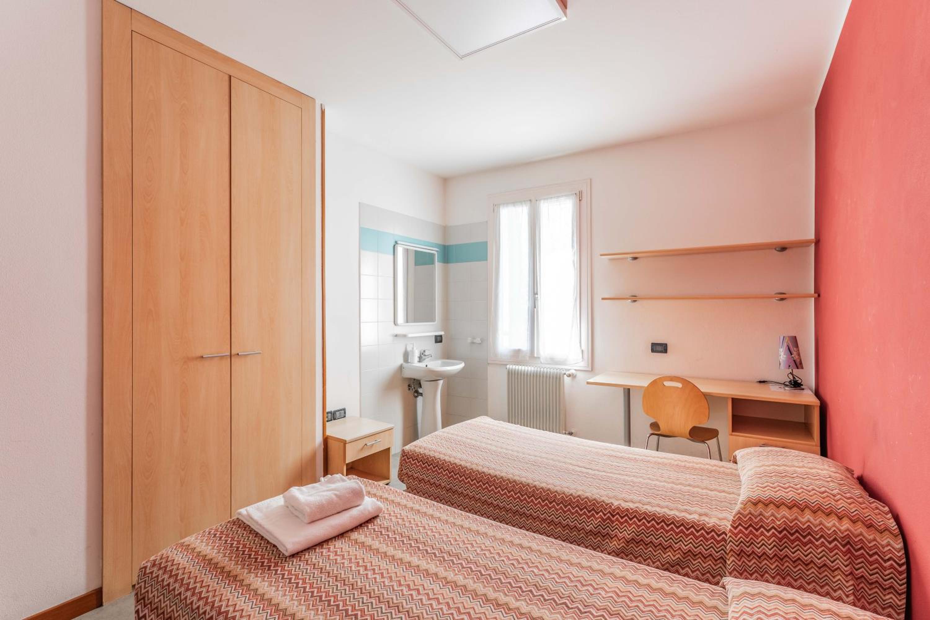 Twin Room with Shared Bathroom photo 3
