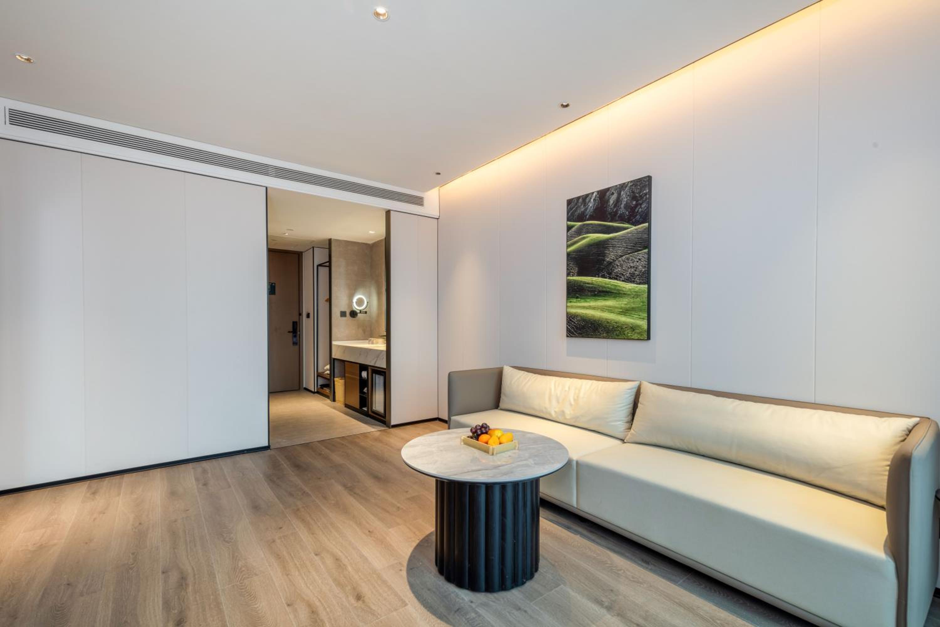 Deluxe Suite with City View photo 3
