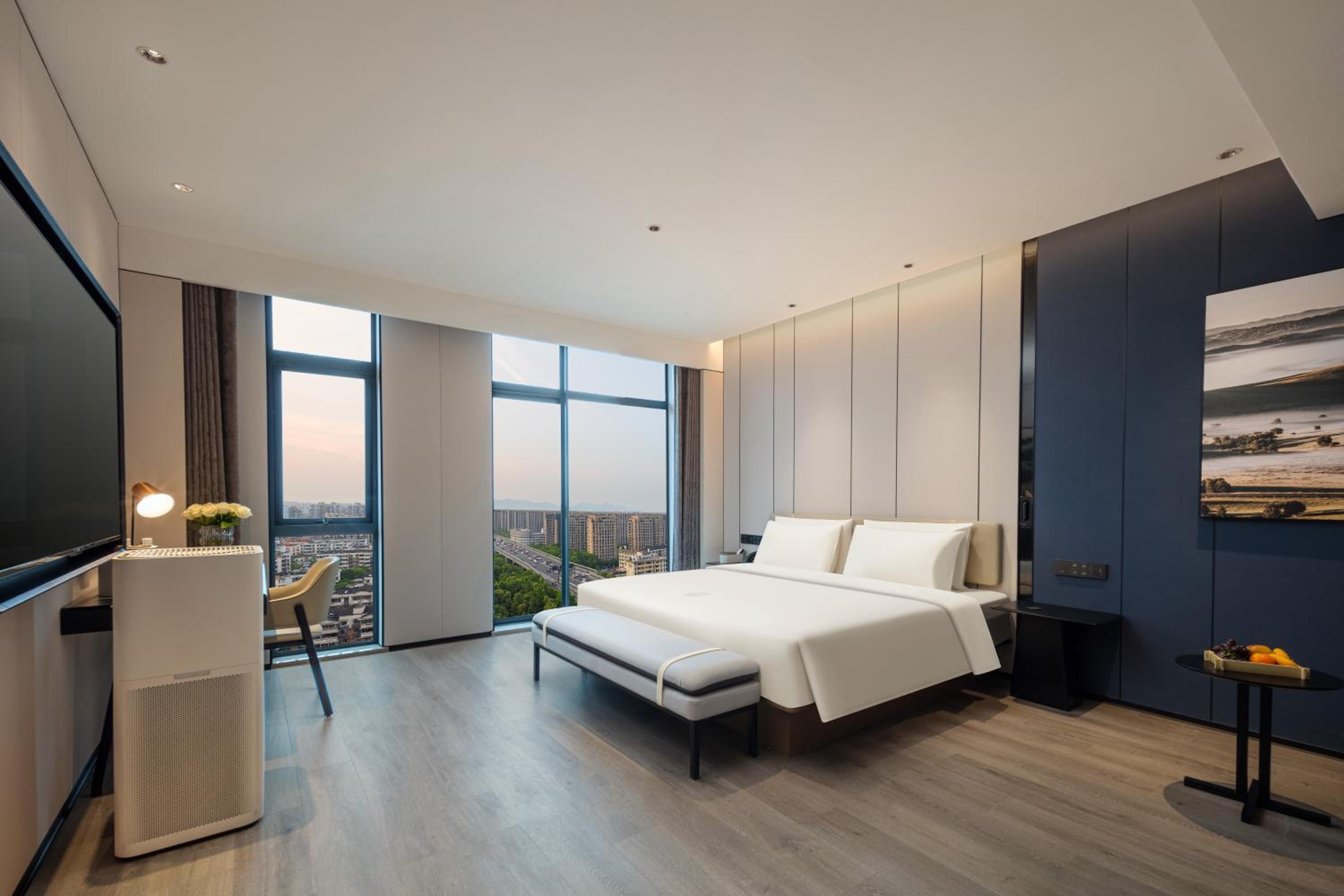 Deluxe Suite with City View photo 1