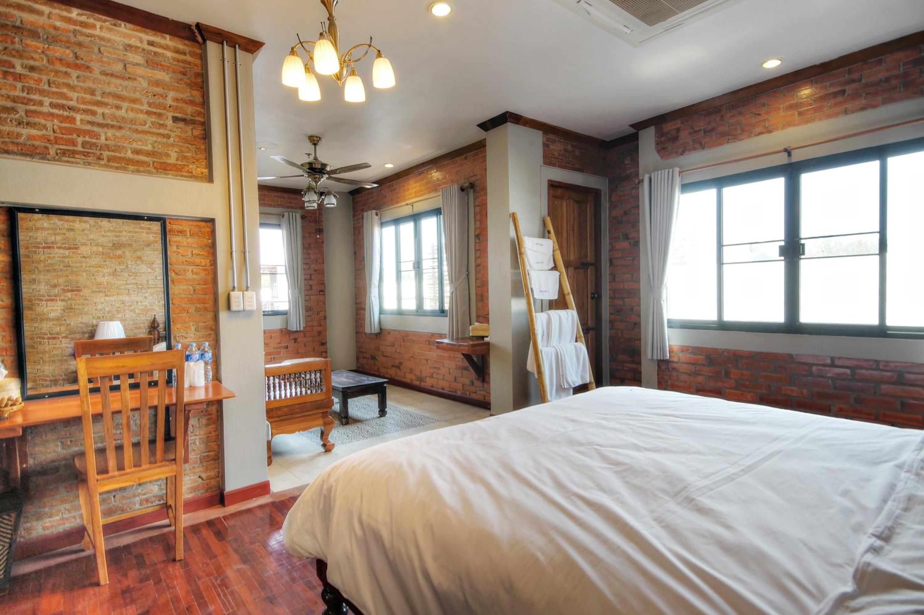 Double Room with Balcony - Photo 7