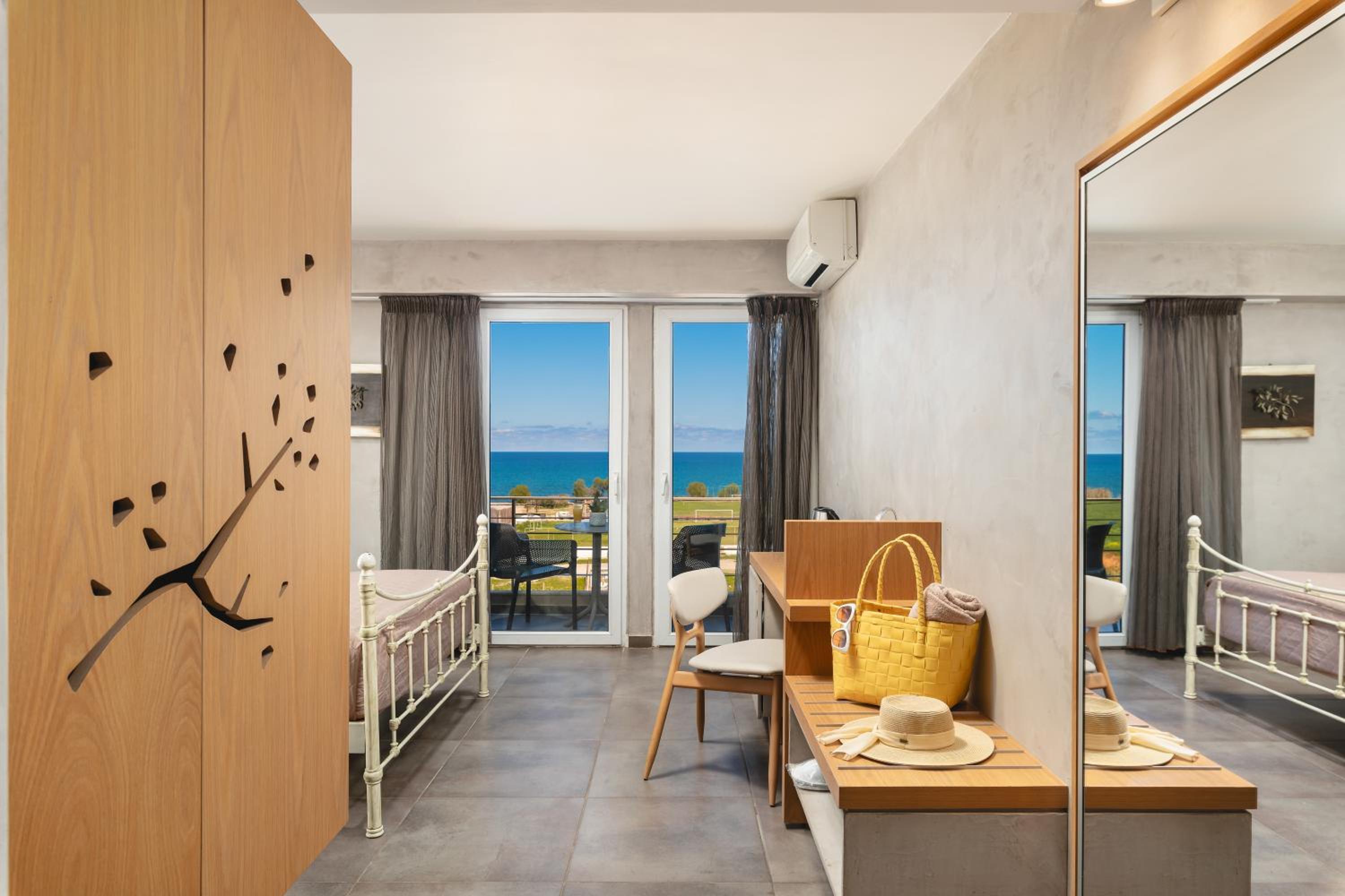 Deluxe Double Room with Sea View photo 3