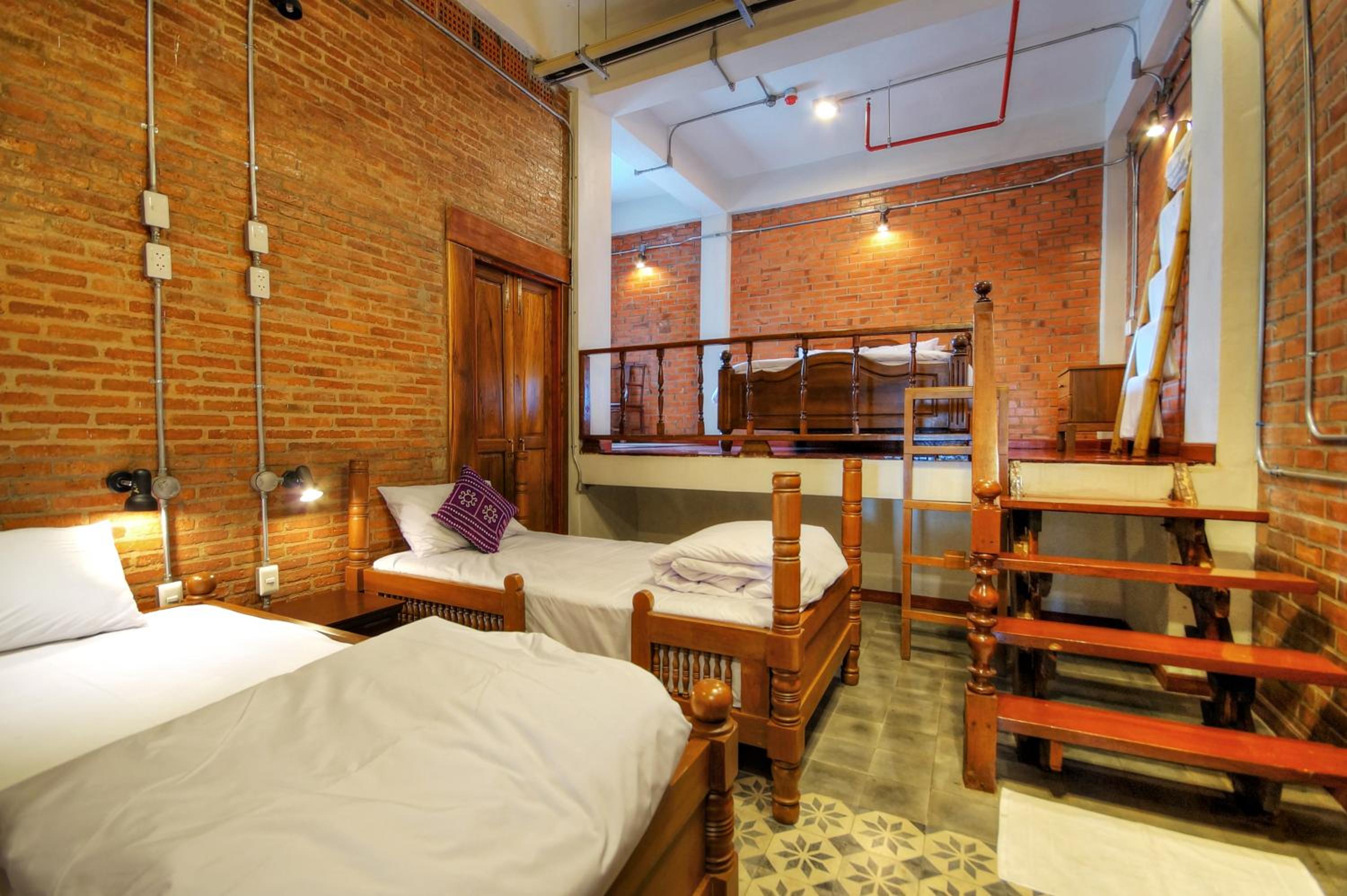 Superior Quadruple Room - Photo 16