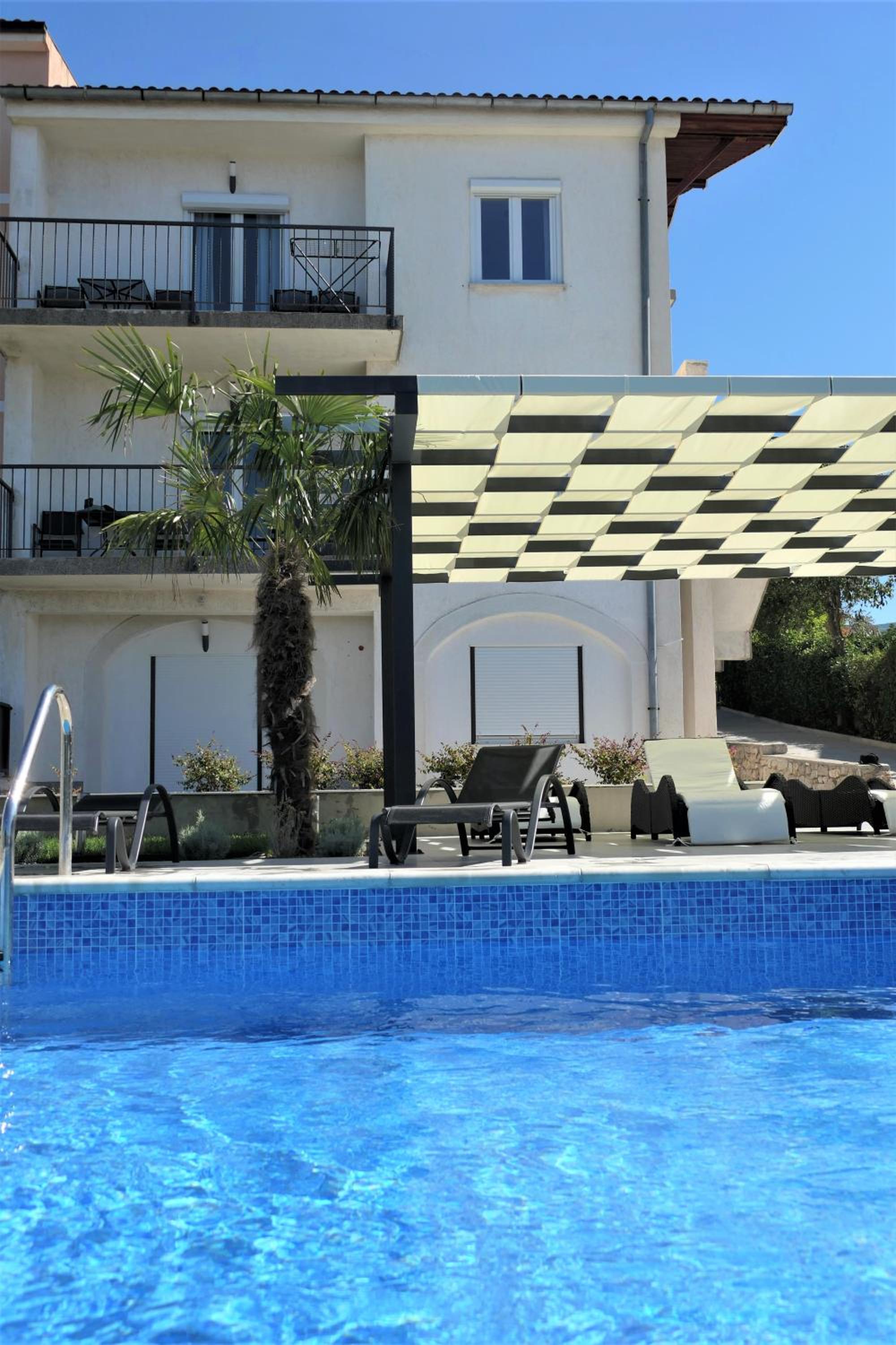 Two-Bedroom Apartment with Balcony and Sea View photo 3