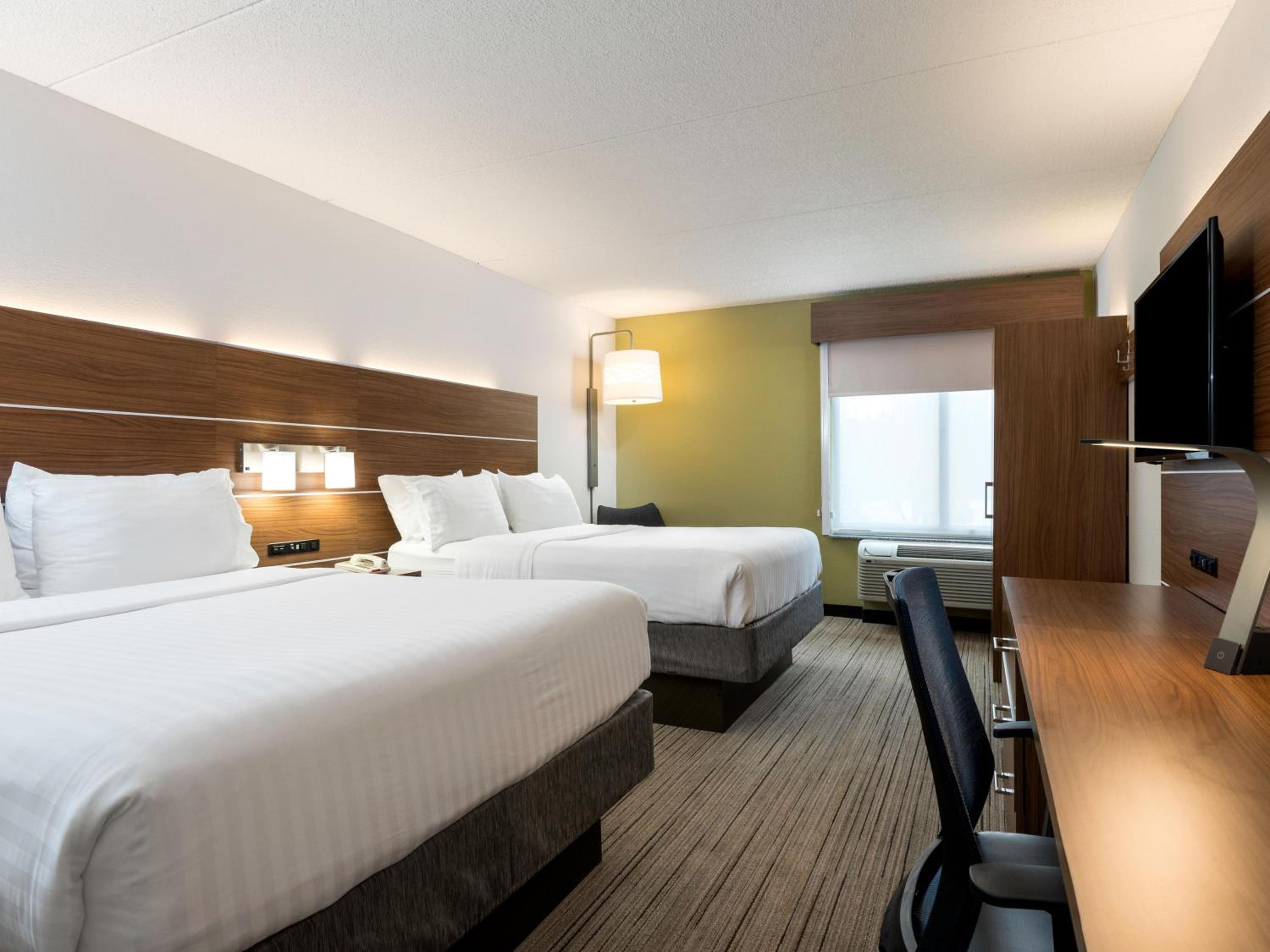 Queen Room with Two Queen Beds - Disability Access Hearing Accessible - Roll-In Shower - Photo 3