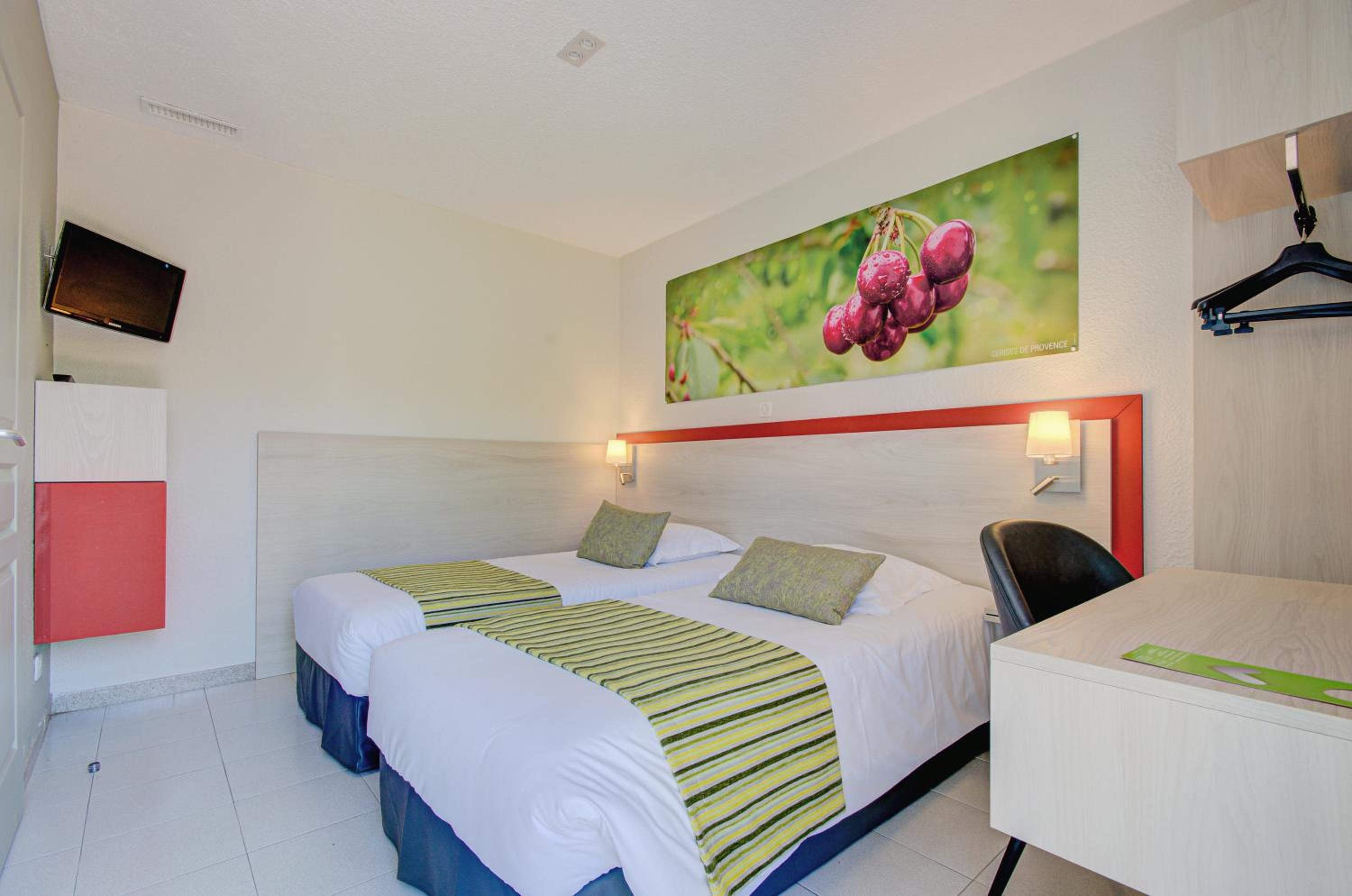 Standard Twin Room - Photo 3