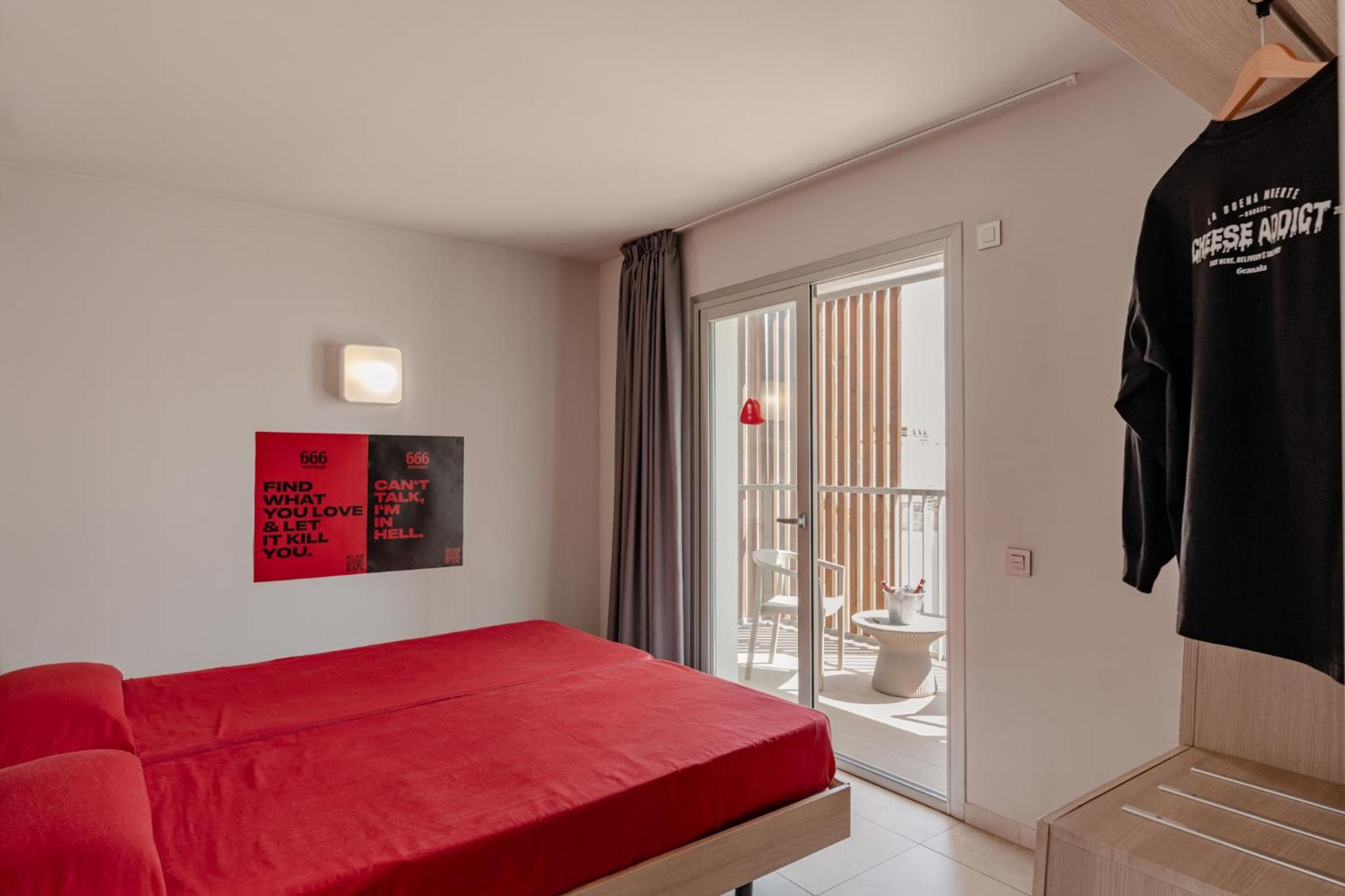 Three-Bedroom Apartment with Sea View photo 3