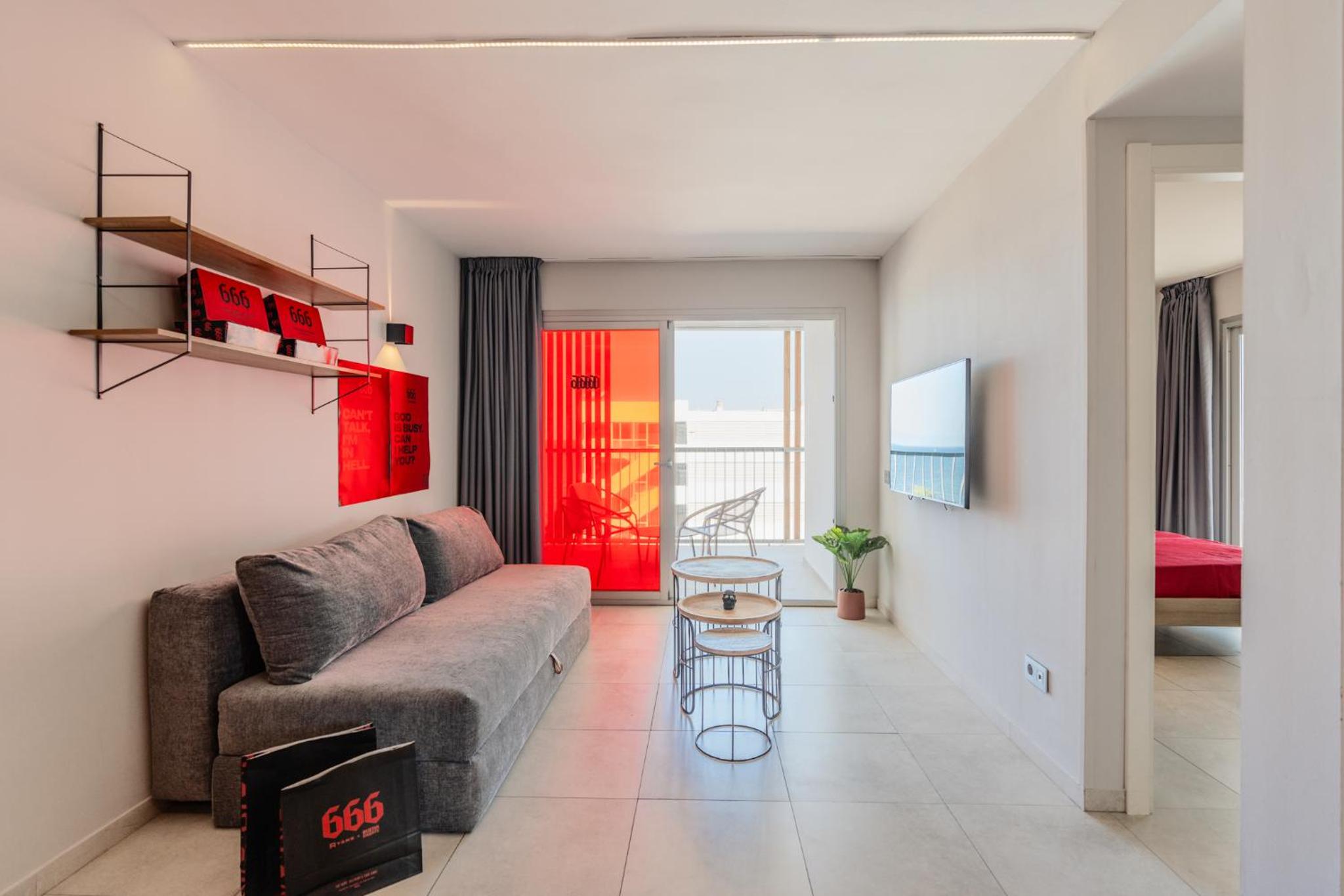 Apartamento de tres habitaciones con vista al mar