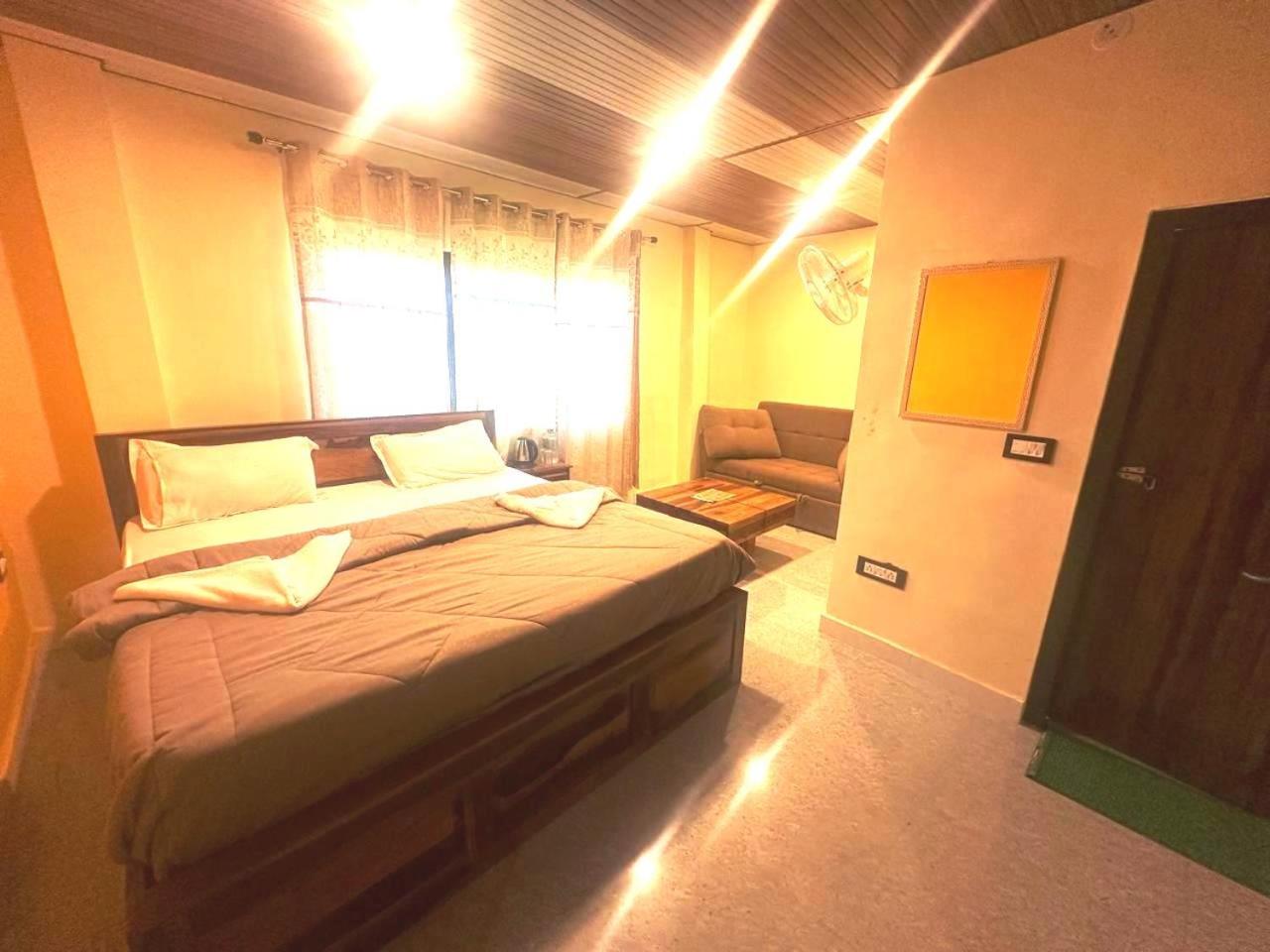 Deluxe King Suite photo 1