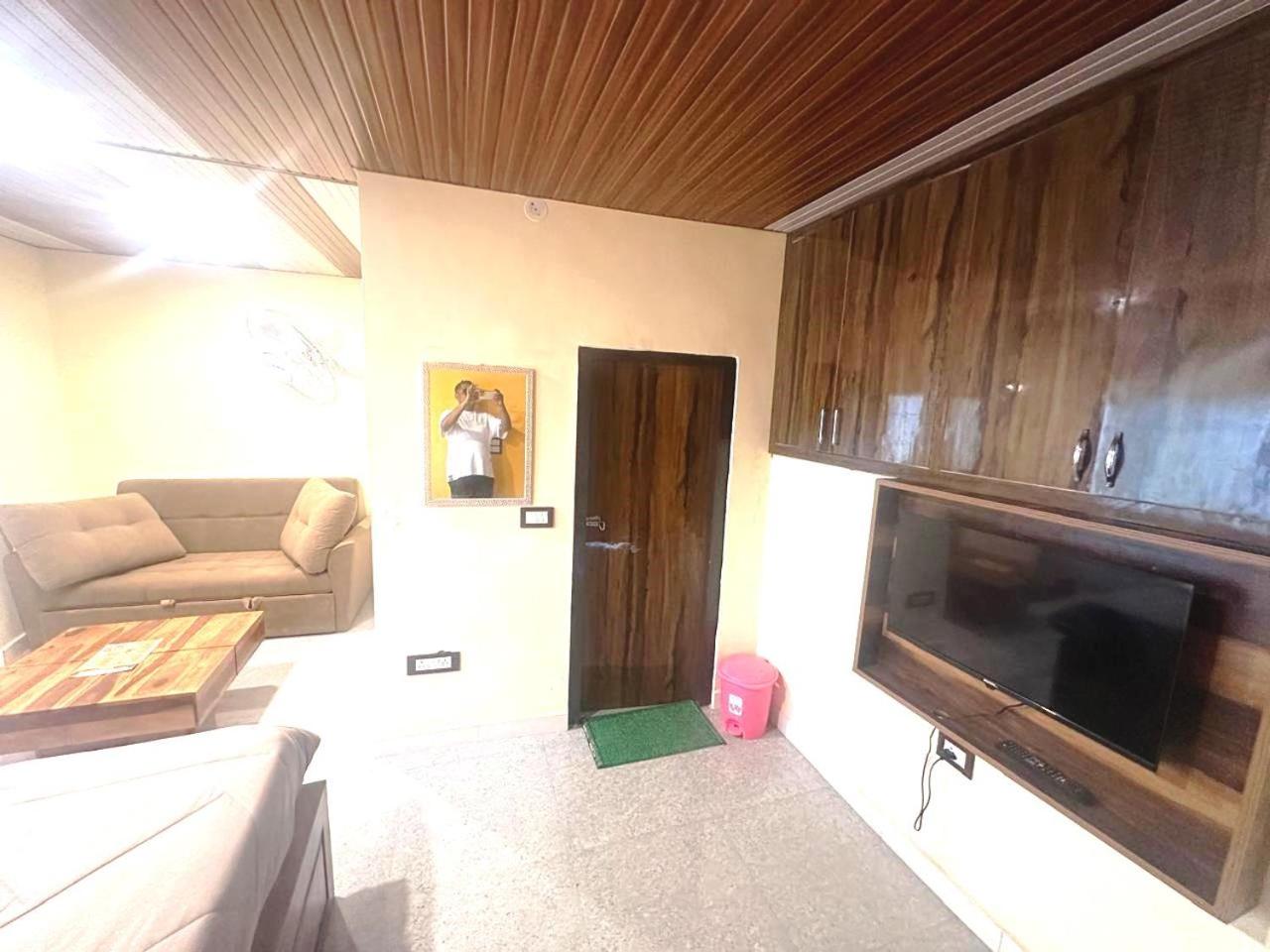 Deluxe King Suite photo 3