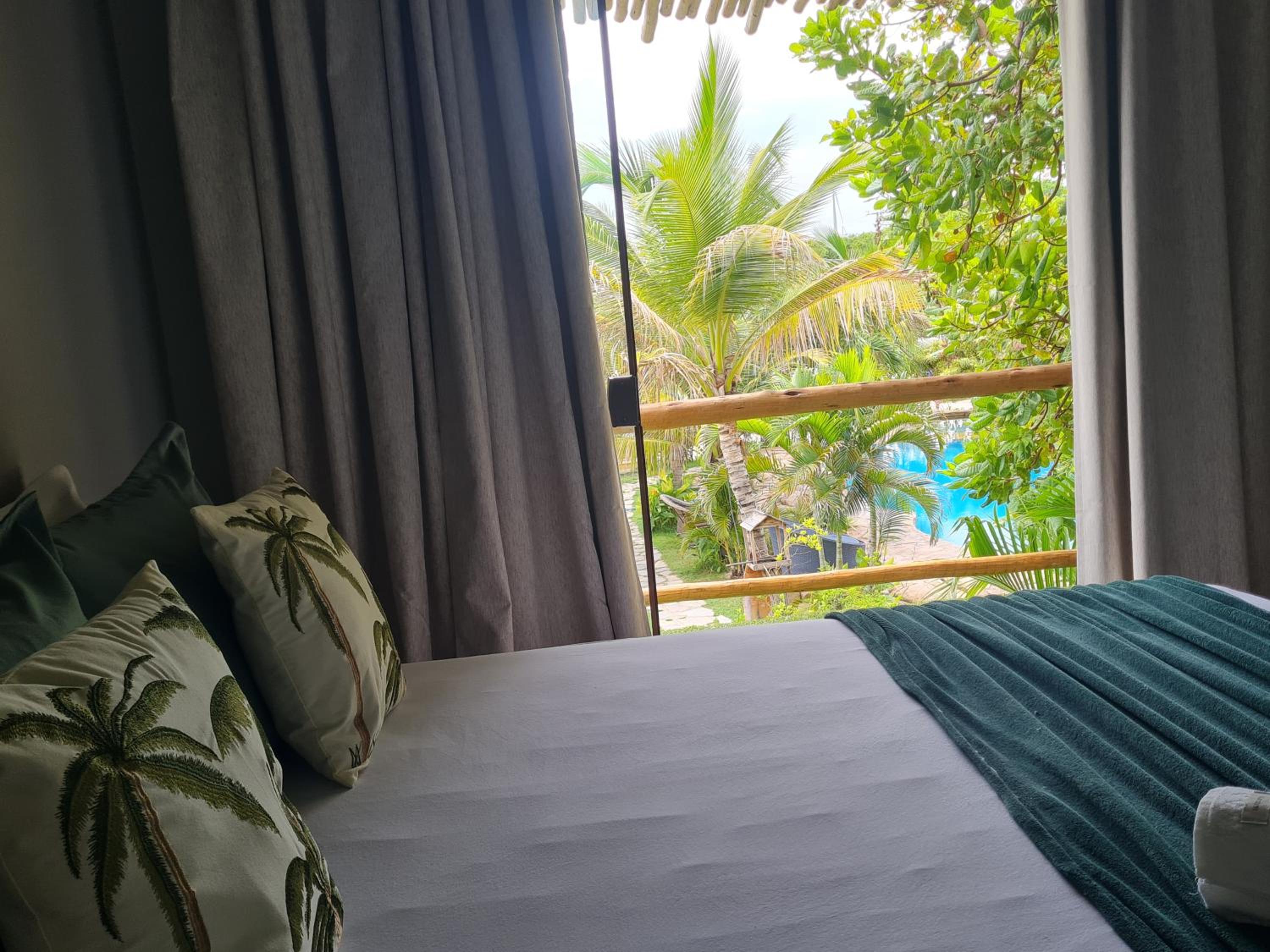 Queen Suite with Pool View photo 2