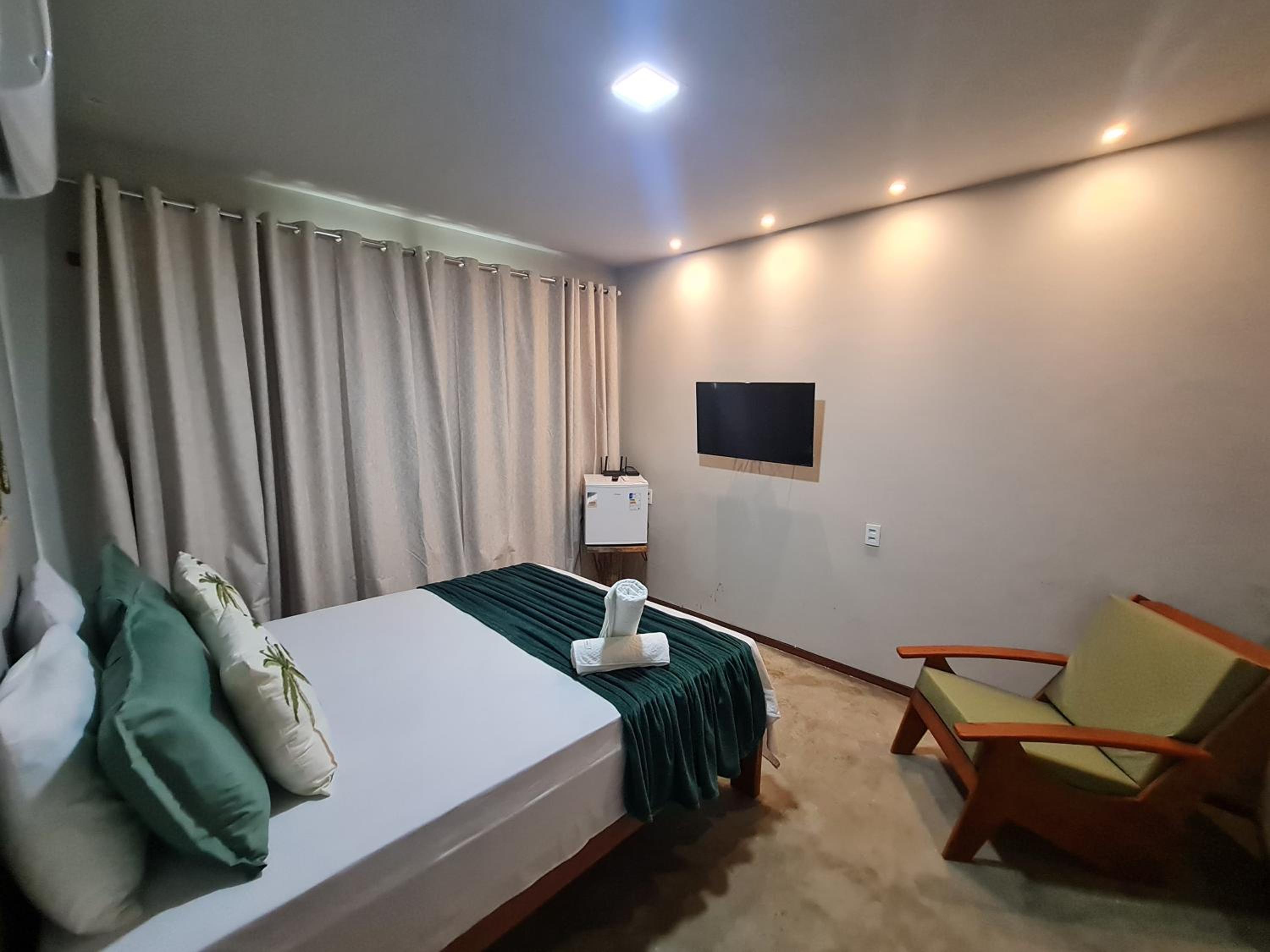 Queen Suite with Pool View photo 3