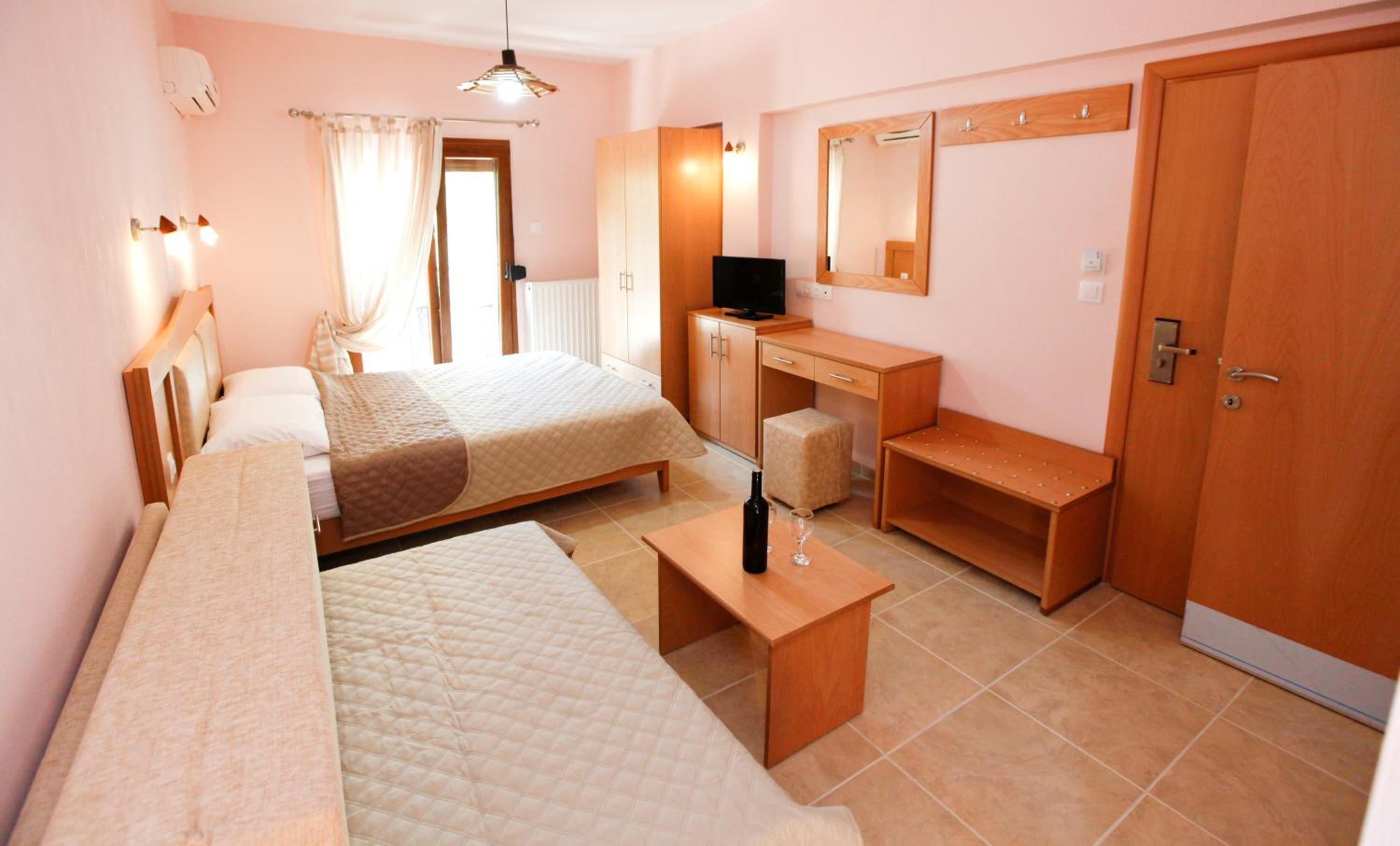 Family Room (2 Adults + 2 Children) photo 1