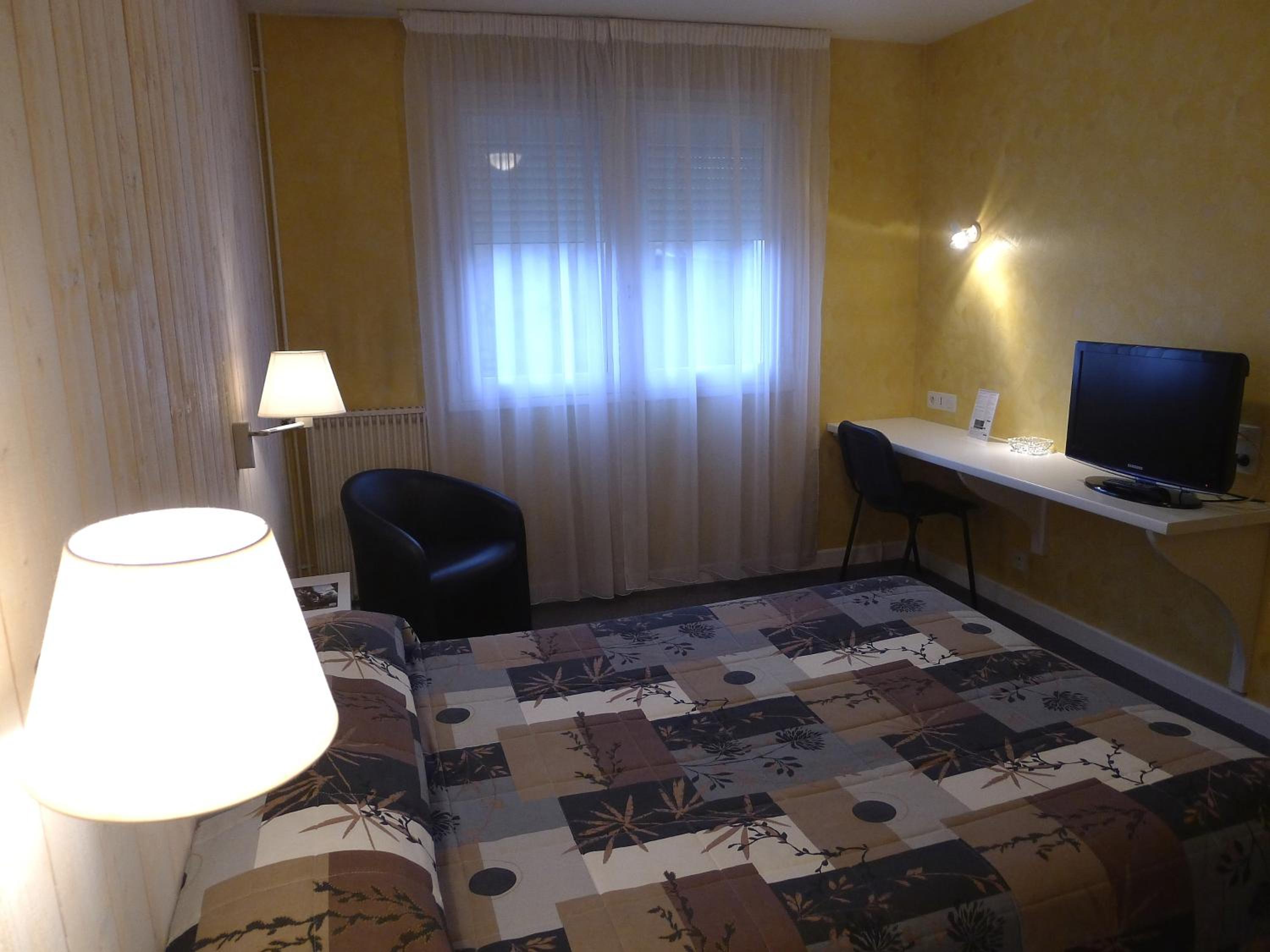 Double Room with Bath - Photo 1
